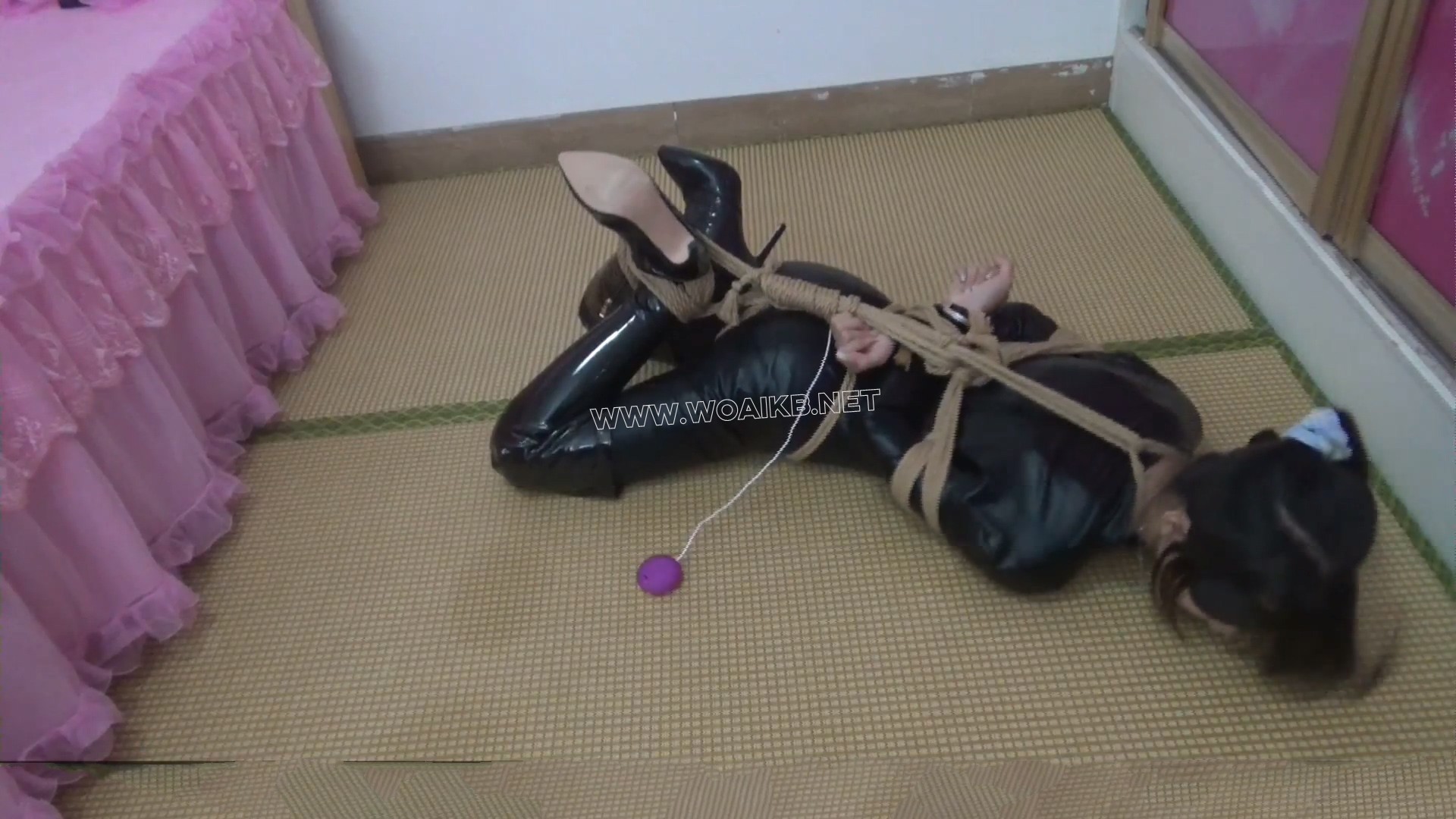 【琳媚】长靴皮衣女侠脱缚挑战【下】身段极品 高马尾皮衣反差极大 TD+长靴和超紧捆 预览图