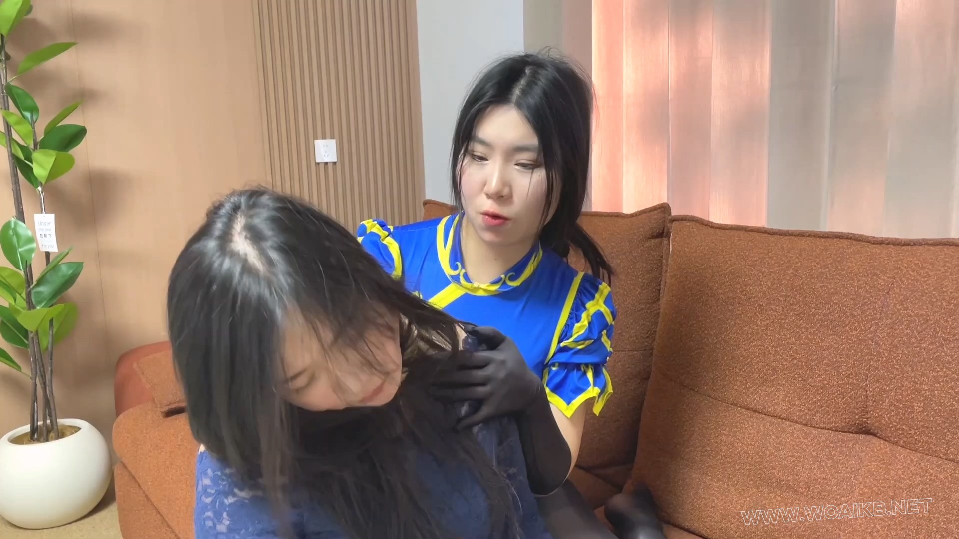 丝袜小偷与女主人的气味责放置调教 预览图