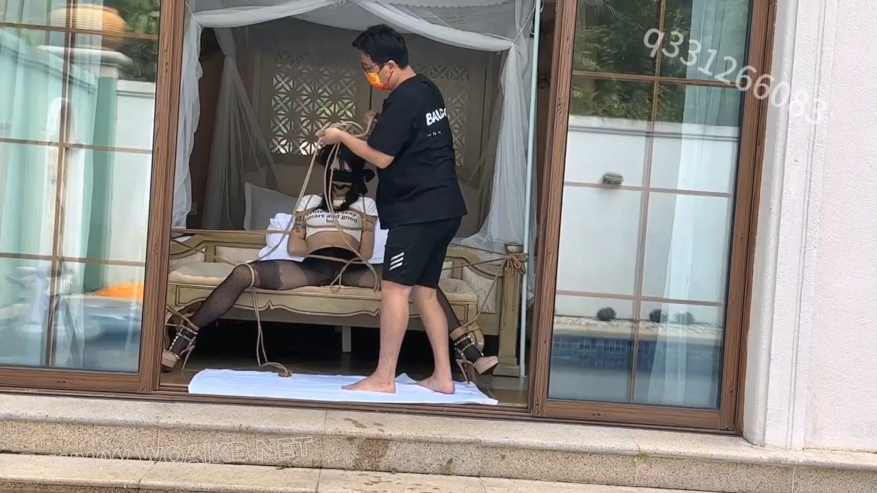 被捆绑放置在泳池别墅里尤物以及深度尺度调教完整版 预览图
