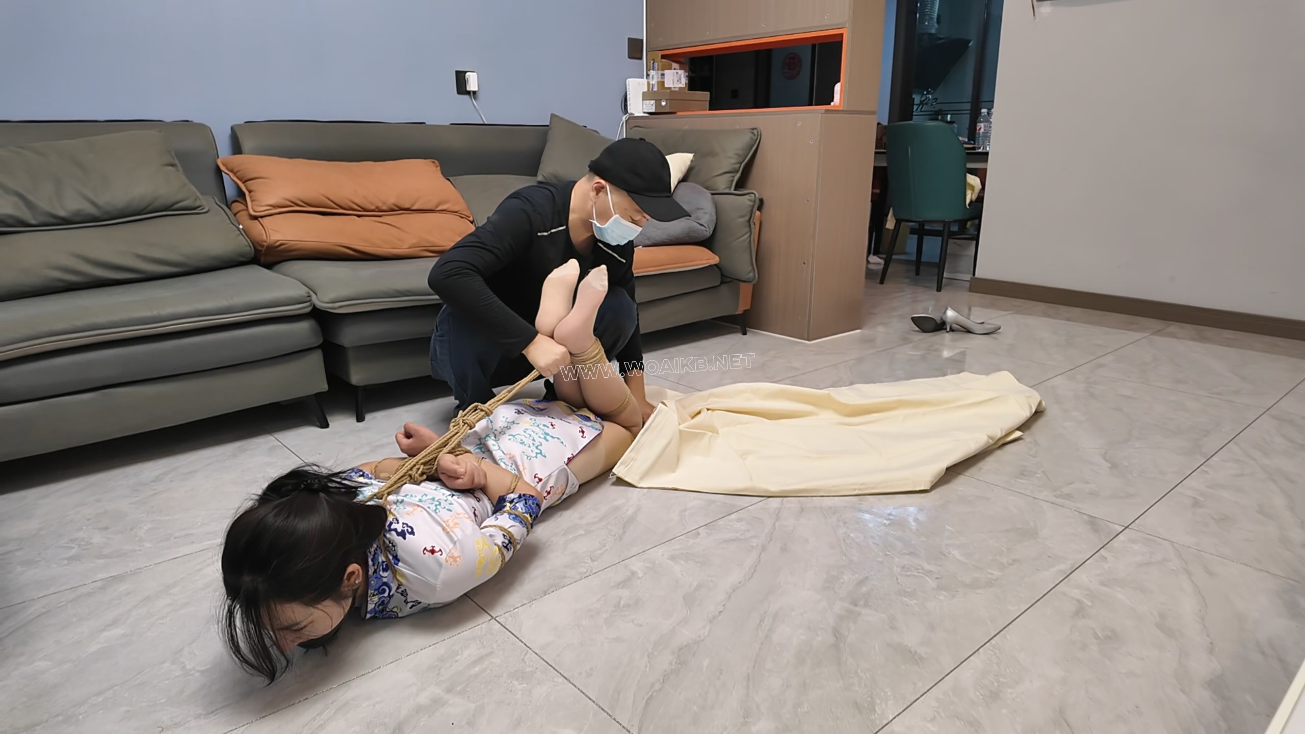 空姐惊魂 制服空姐十一地下车库遭劫 惊心追逐+惨遭贩卖 预览图