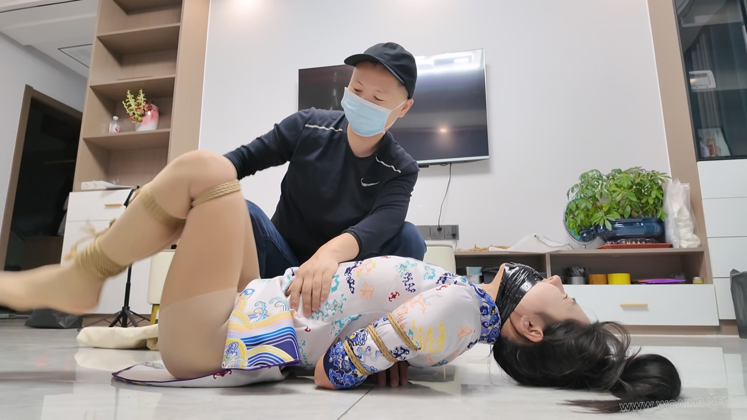 空姐惊魂 制服空姐十一地下车库遭劫 惊心追逐+惨遭贩卖 预览图