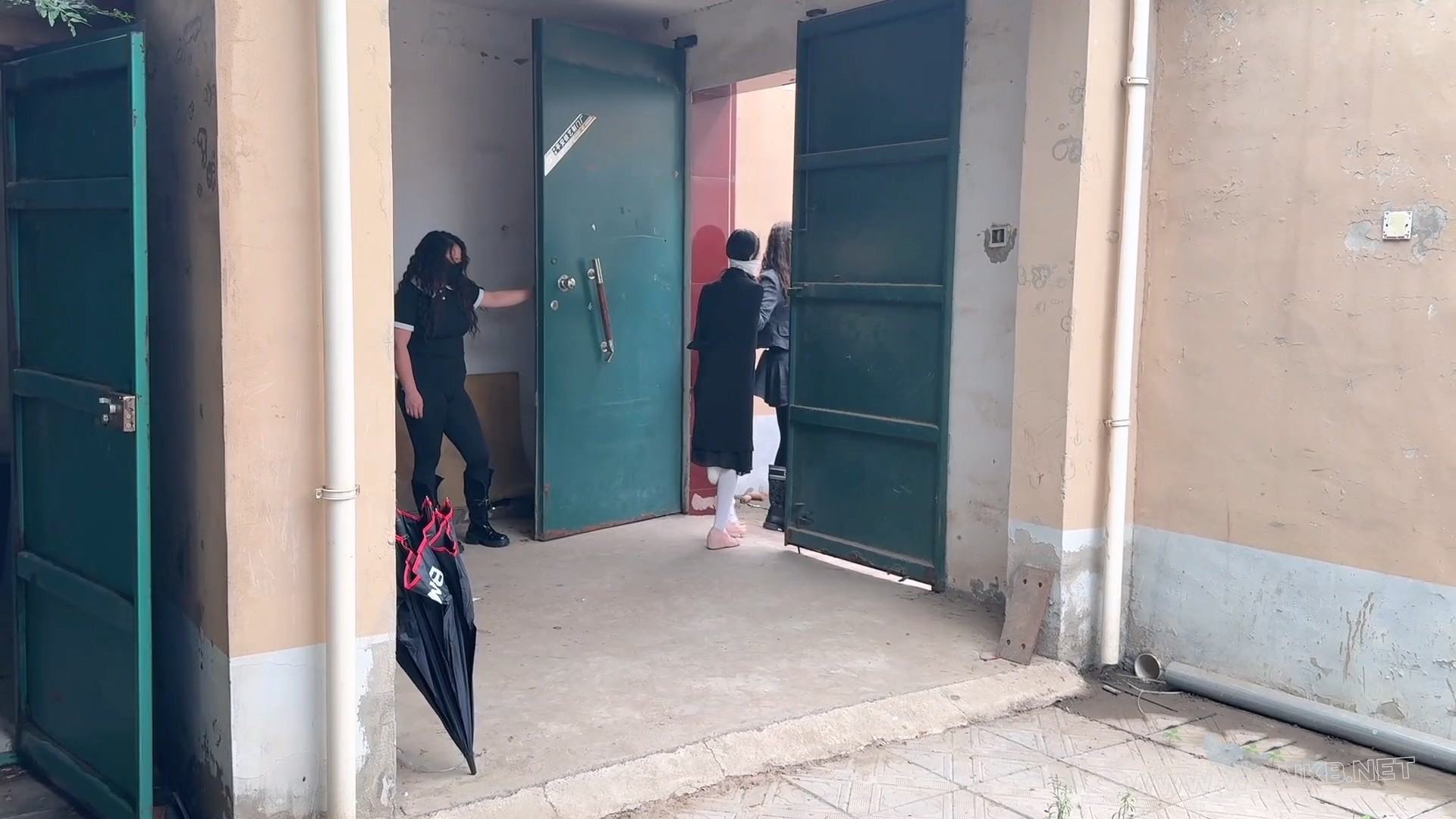 舞蹈女孩被强迫室外-前震后R-贞C锁 预览图