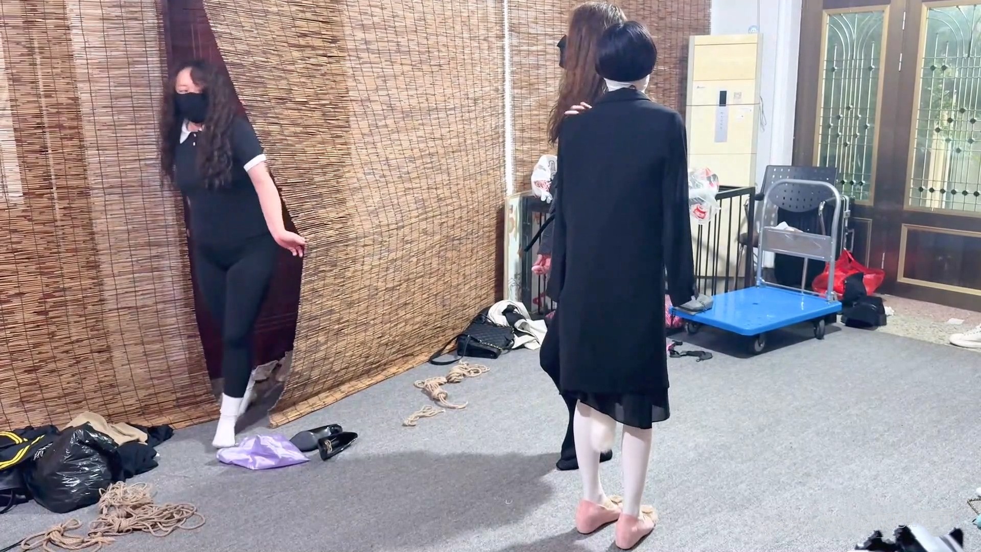 舞蹈女孩被强迫室外-前震后R-贞C锁 预览图