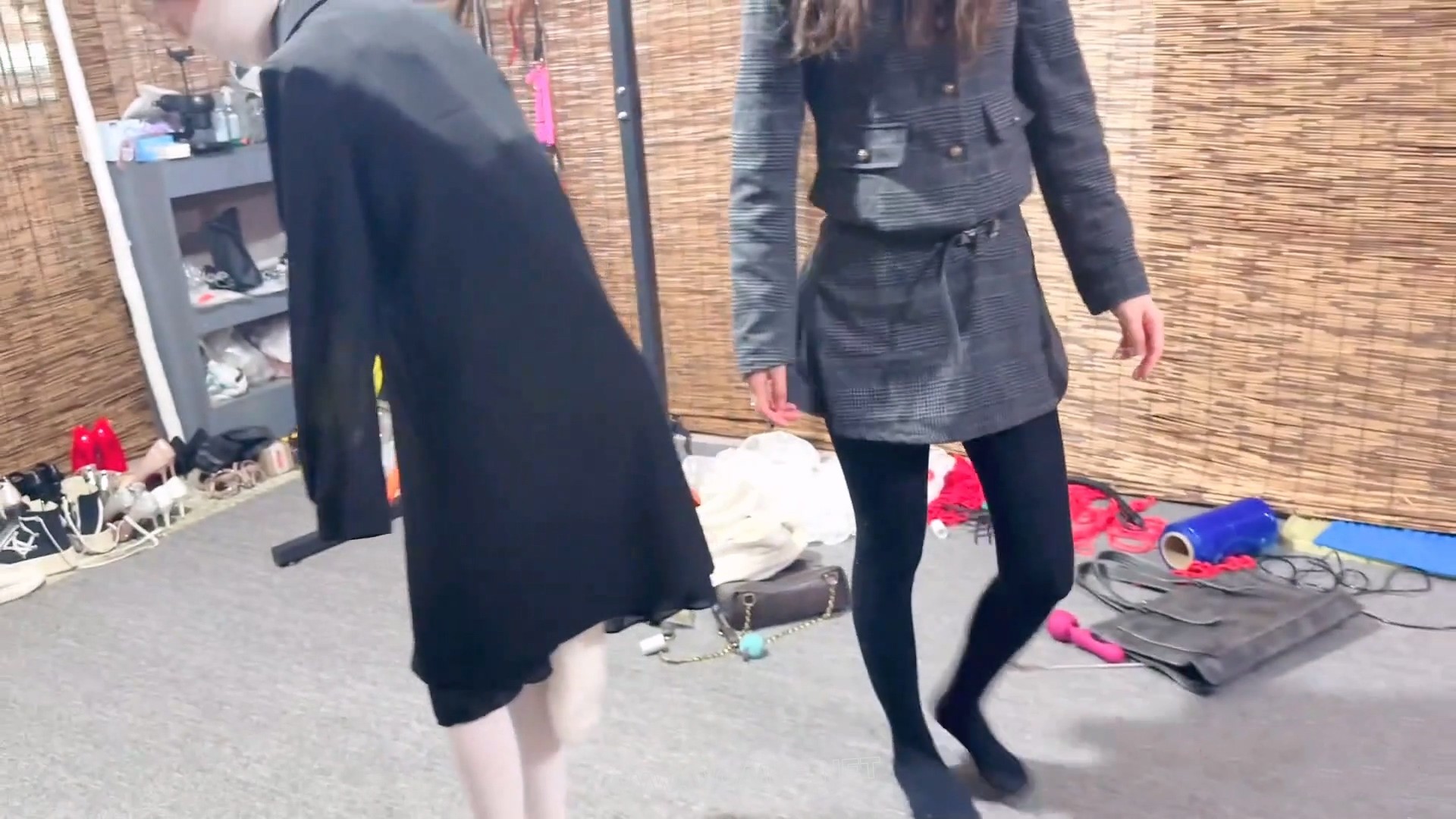 舞蹈女孩被强迫室外-前震后R-贞C锁 预览图