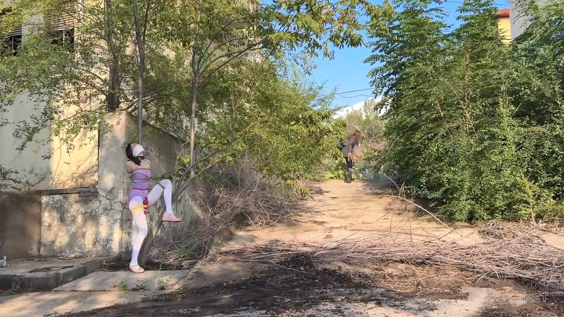 舞蹈女孩被强迫室外-前震后R-贞C锁 预览图