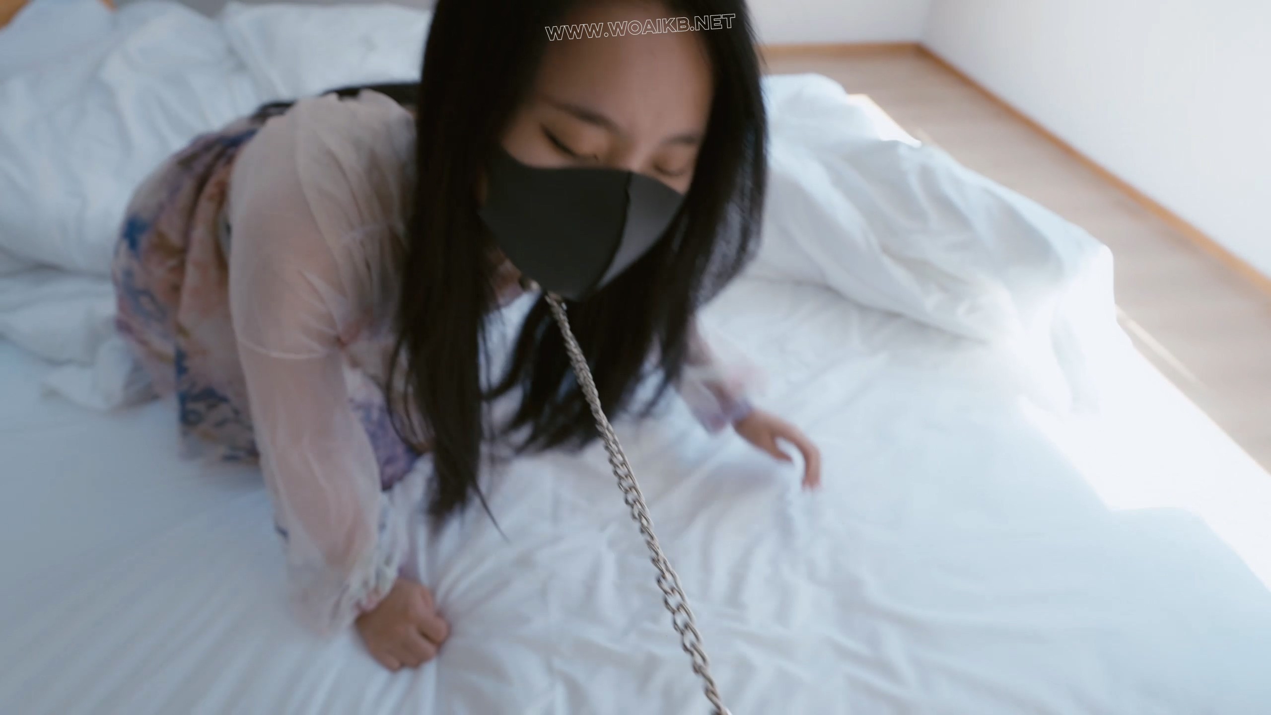 【悠米】《欲望游戏 终》由一封匿名的“邀请函”邀请模特去往叫绳秘山庄的地方。 预览图