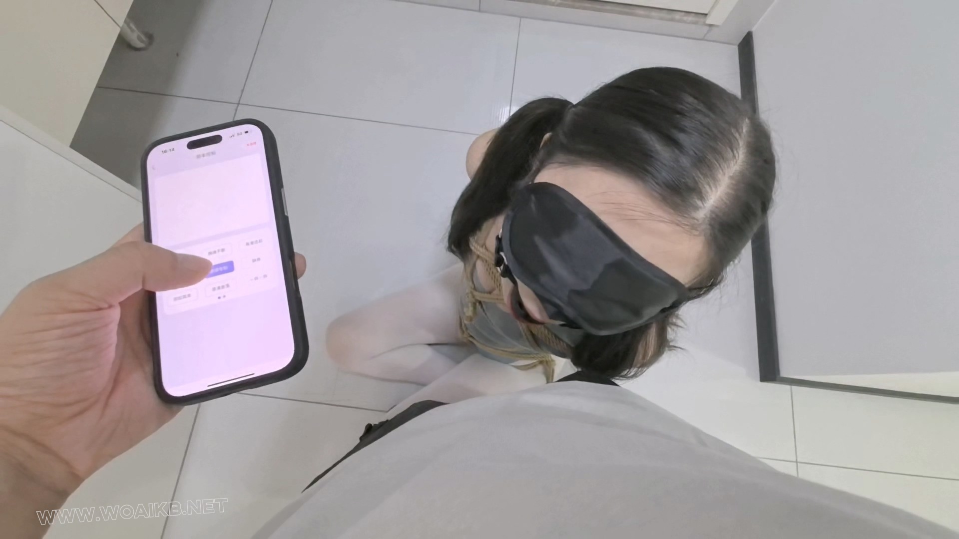 【FXX-SmJing】AI控制入体TD无间断高巢 我甚至不知道她是什么时候尿的 乳胶死库水 预览图