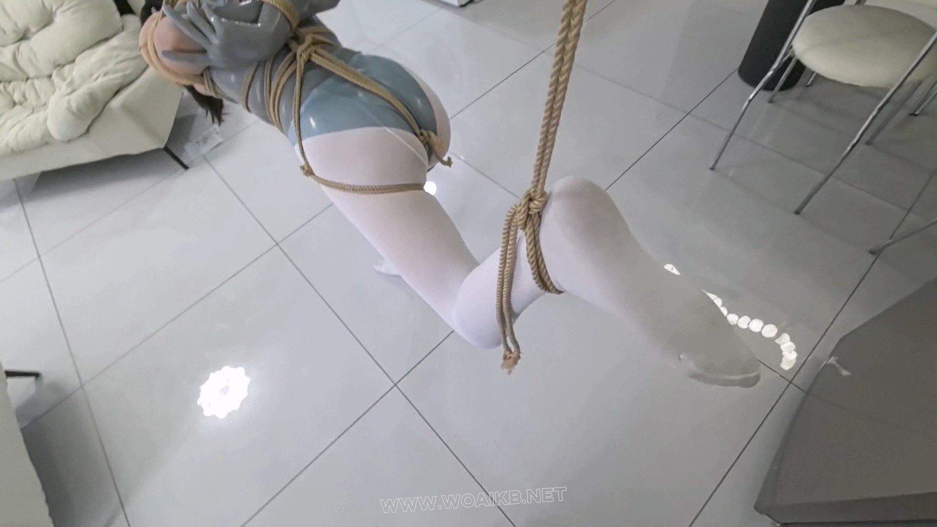 【FXX-SmJing】AI控制入体TD无间断高巢 我甚至不知道她是什么时候尿的 乳胶死库水 预览图
