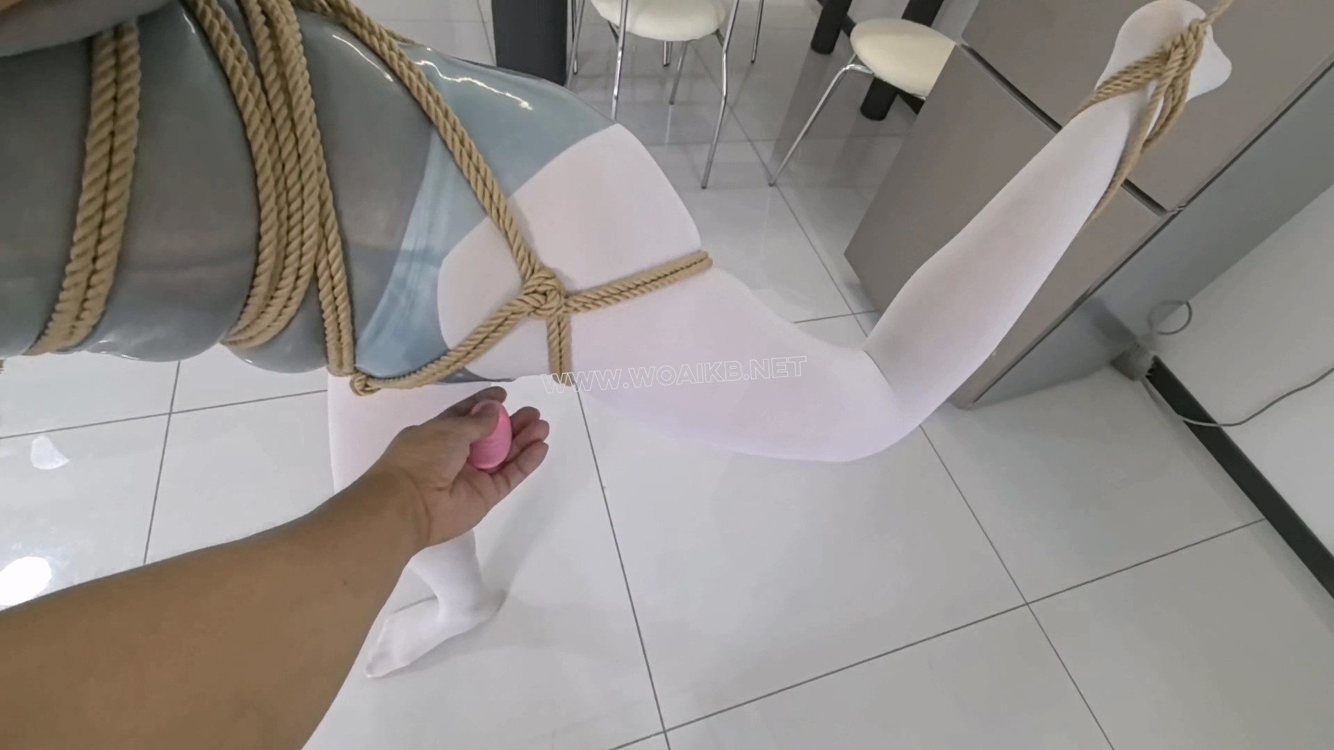【FXX-SmJing】AI控制入体TD无间断高巢 我甚至不知道她是什么时候尿的 乳胶死库水 预览图