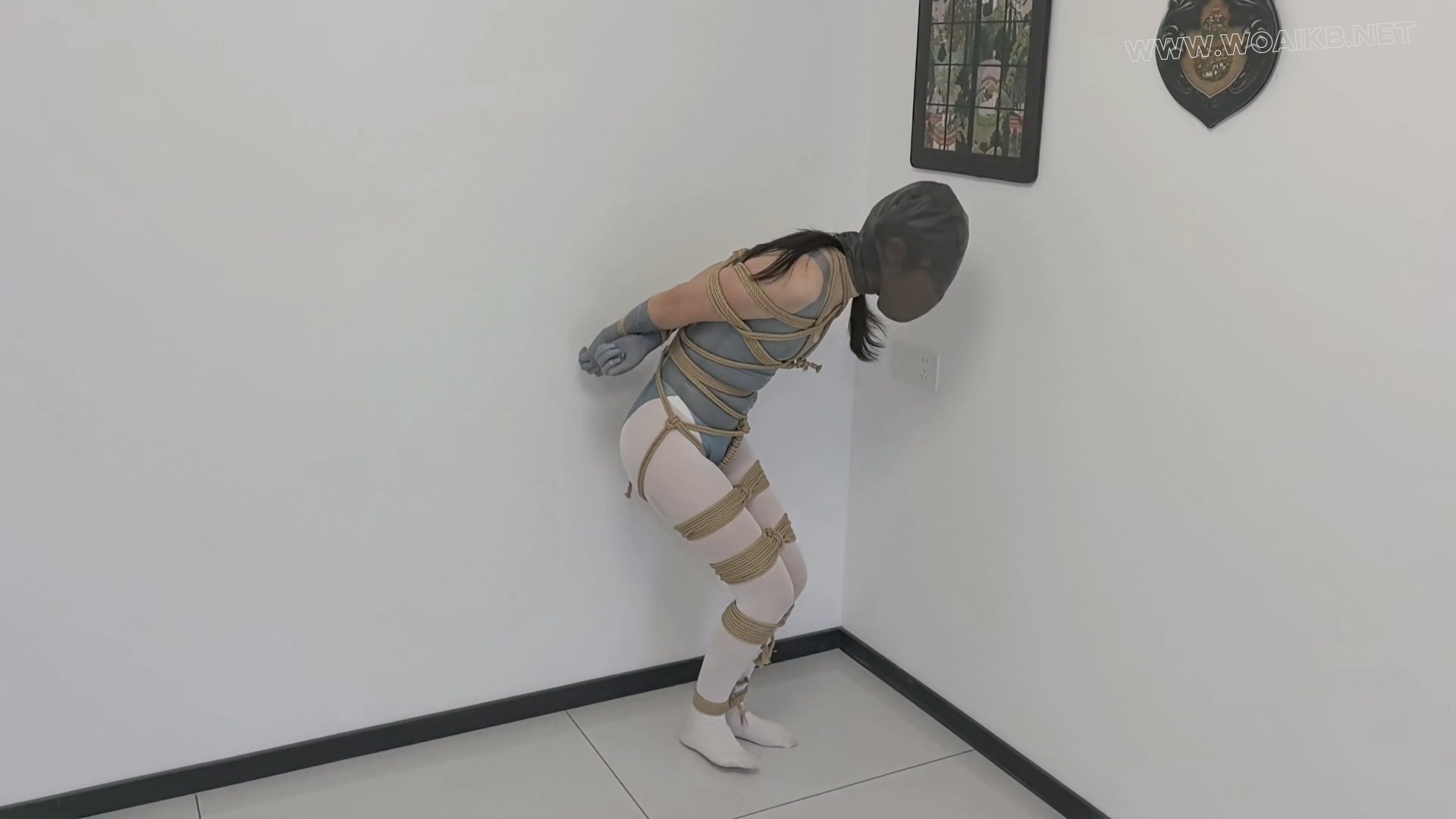 【FXX-SmJing】AI控制入体TD无间断高巢 我甚至不知道她是什么时候尿的 乳胶死库水 预览图