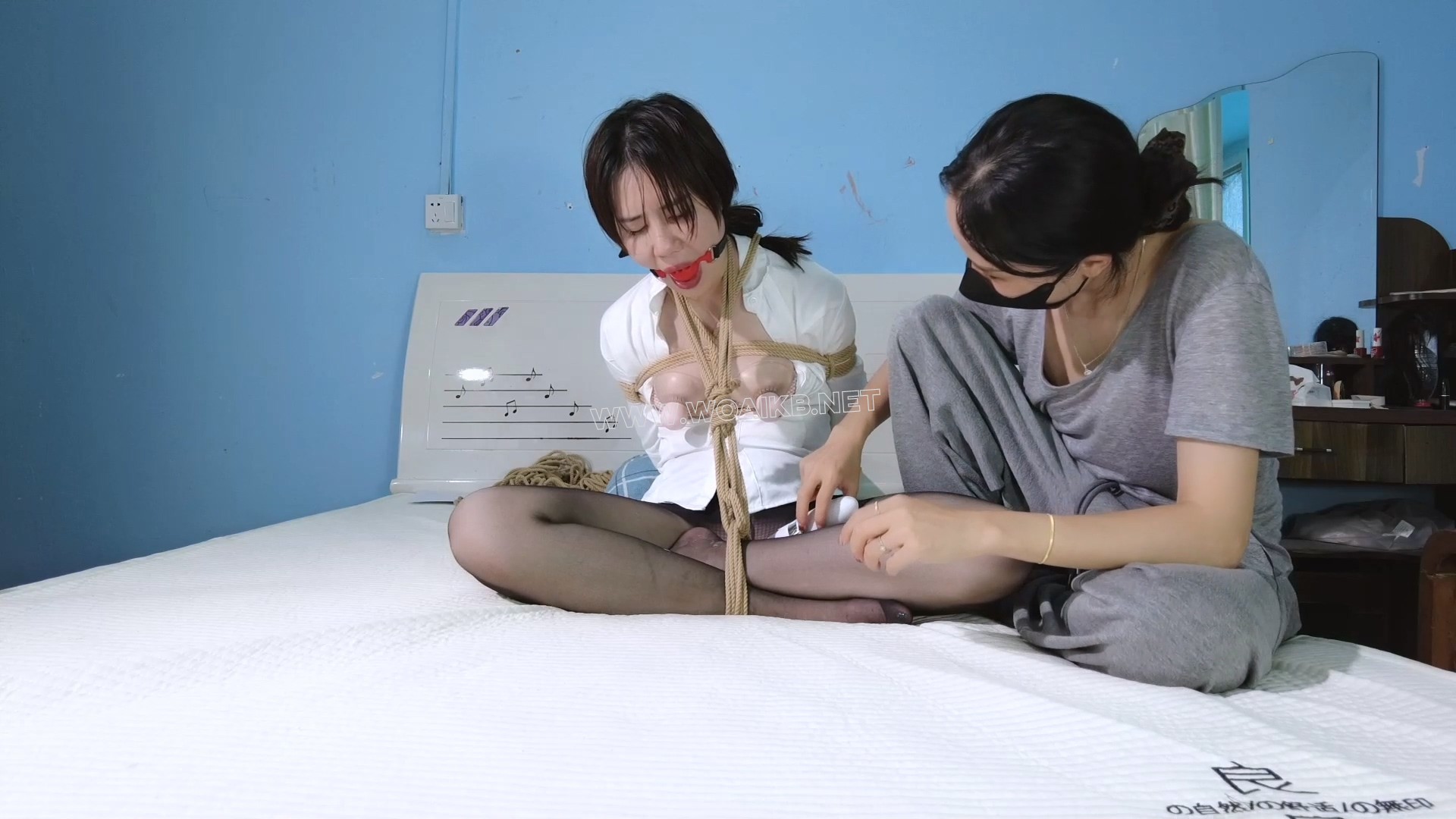 保险推销员卖保险还得供客户捆绑玩弄狂挠黑丝脚心！团缚捆绑吸乳器棒棒强震羞耻强G 预览图