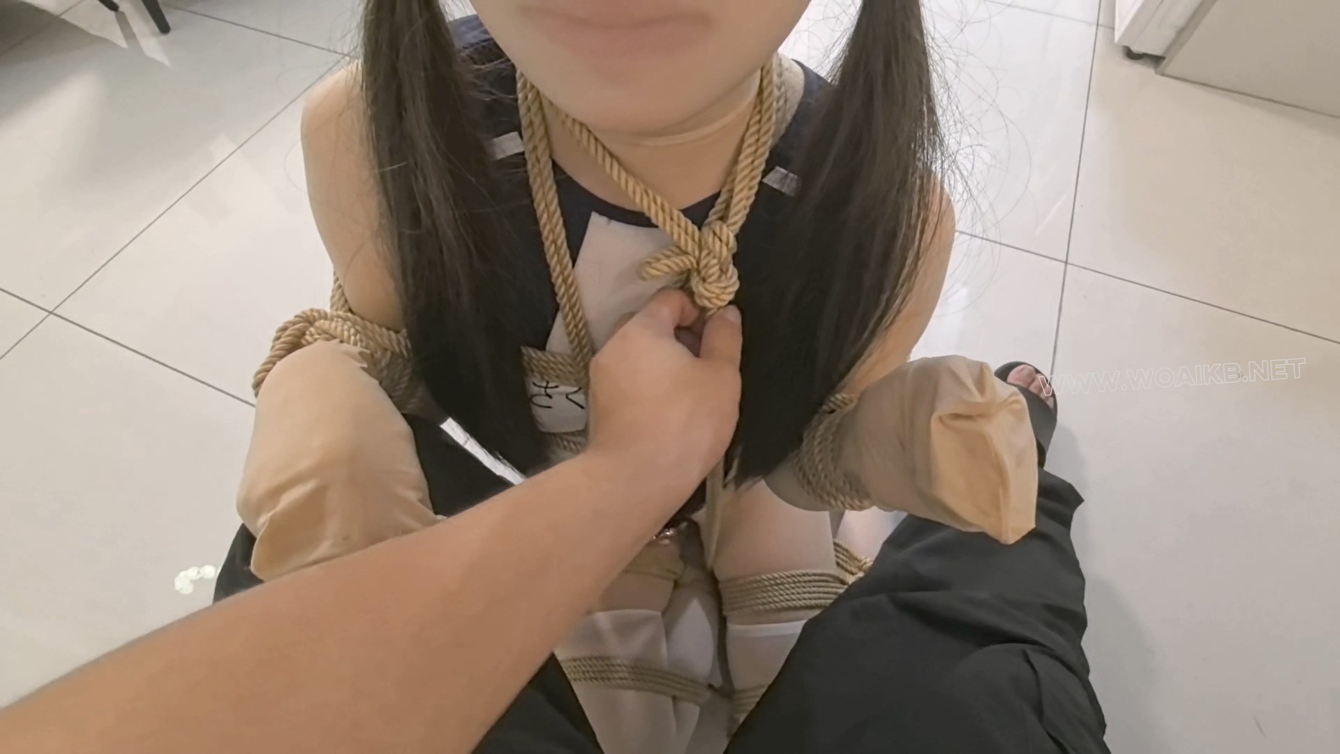 丝袜全包母狗奴性训练 .狗尾走起路来可以表达情绪 物件化家具放置训练 牵引 预览图