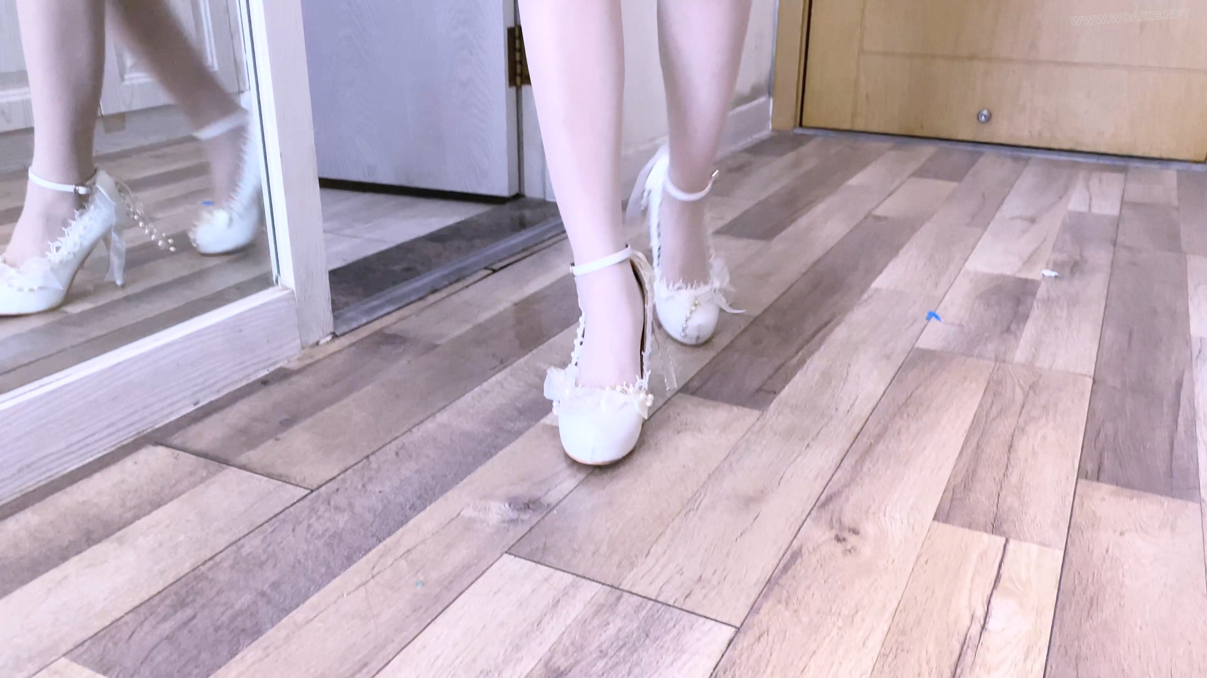 《吃鱼的喵》-客户定拍-第六集-尾随绑架+捂晕+日式紧缚+胸缚+股绳+多节并腿缚蛇缚+ 预览图