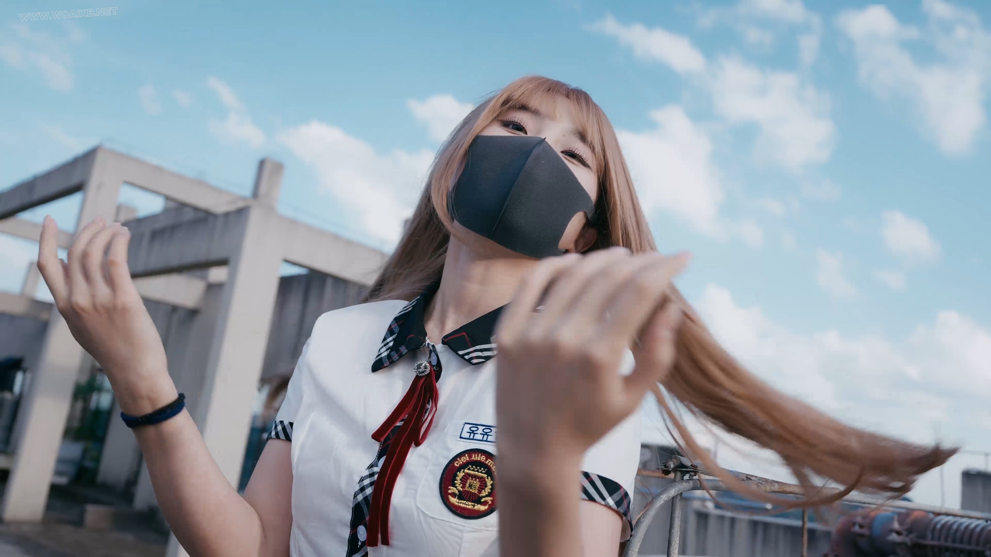 《校园章之叛逆少女》叛逆少女脱衣威胁老师反被设计迷晕后被关在杂物间，全身被绑 预览图