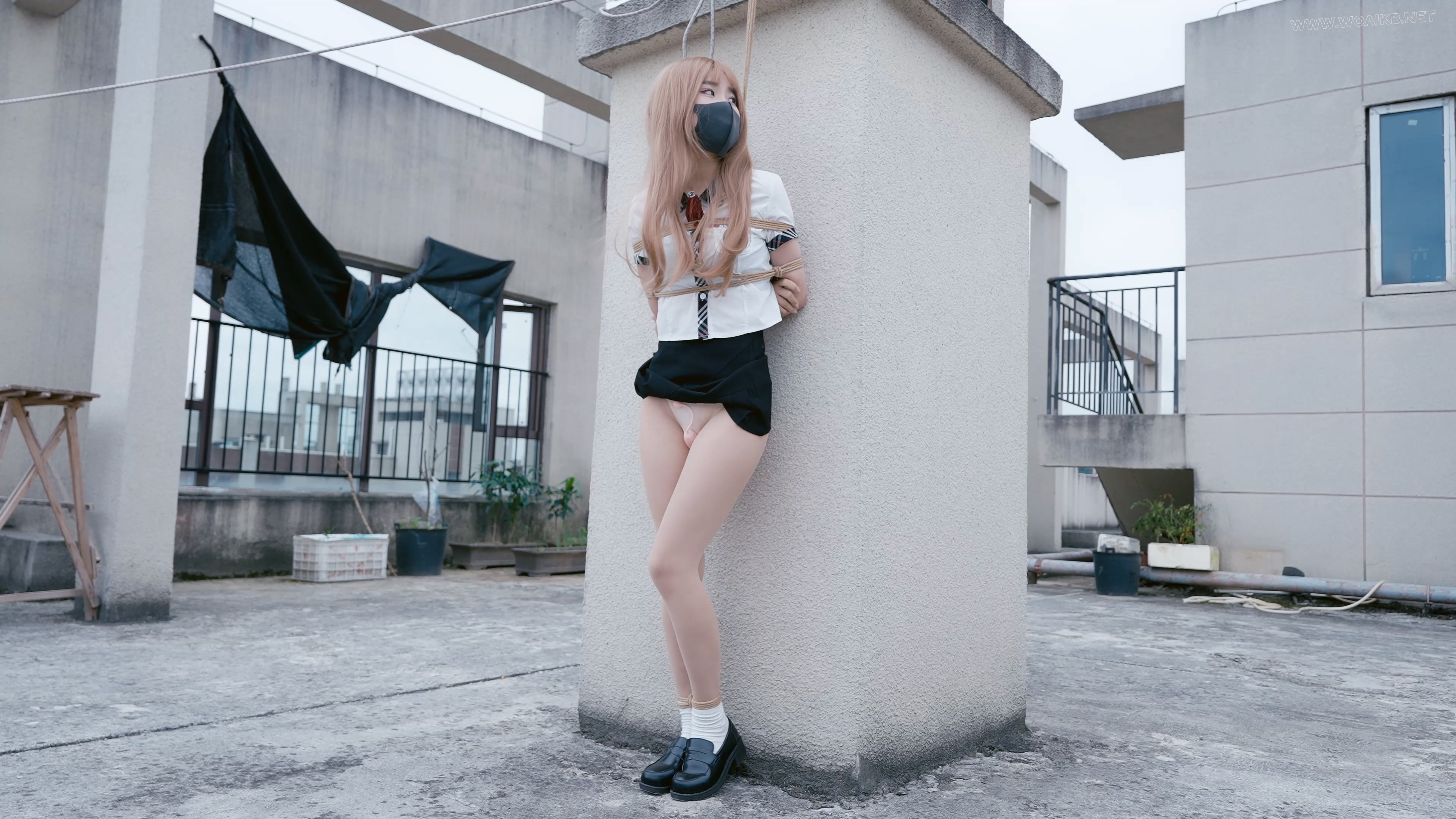 《校园章之叛逆少女》叛逆少女脱衣威胁老师反被设计迷晕后被关在杂物间，全身被绑 预览图