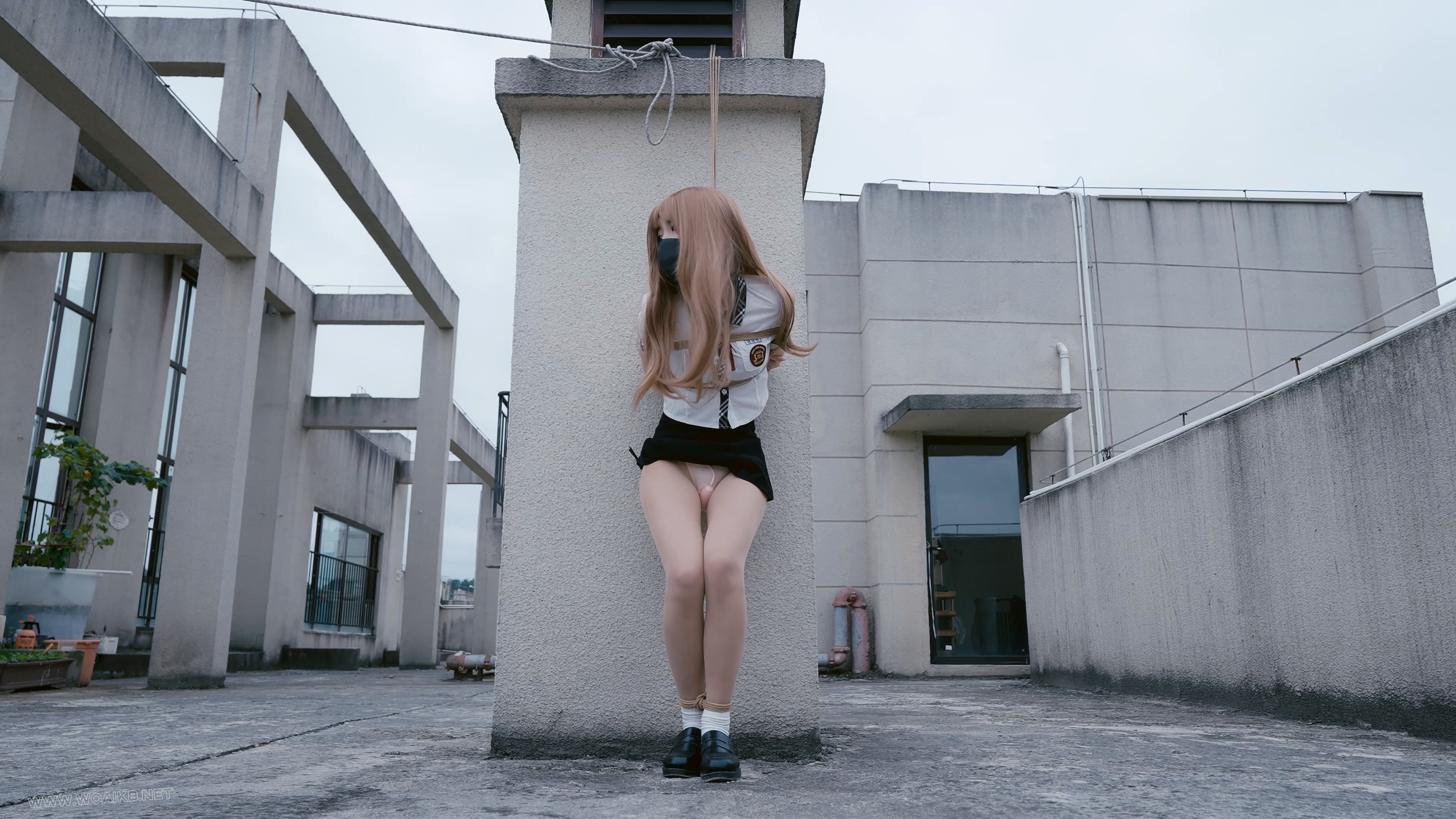 《校园章之叛逆少女》叛逆少女脱衣威胁老师反被设计迷晕后被关在杂物间，全身被绑 预览图