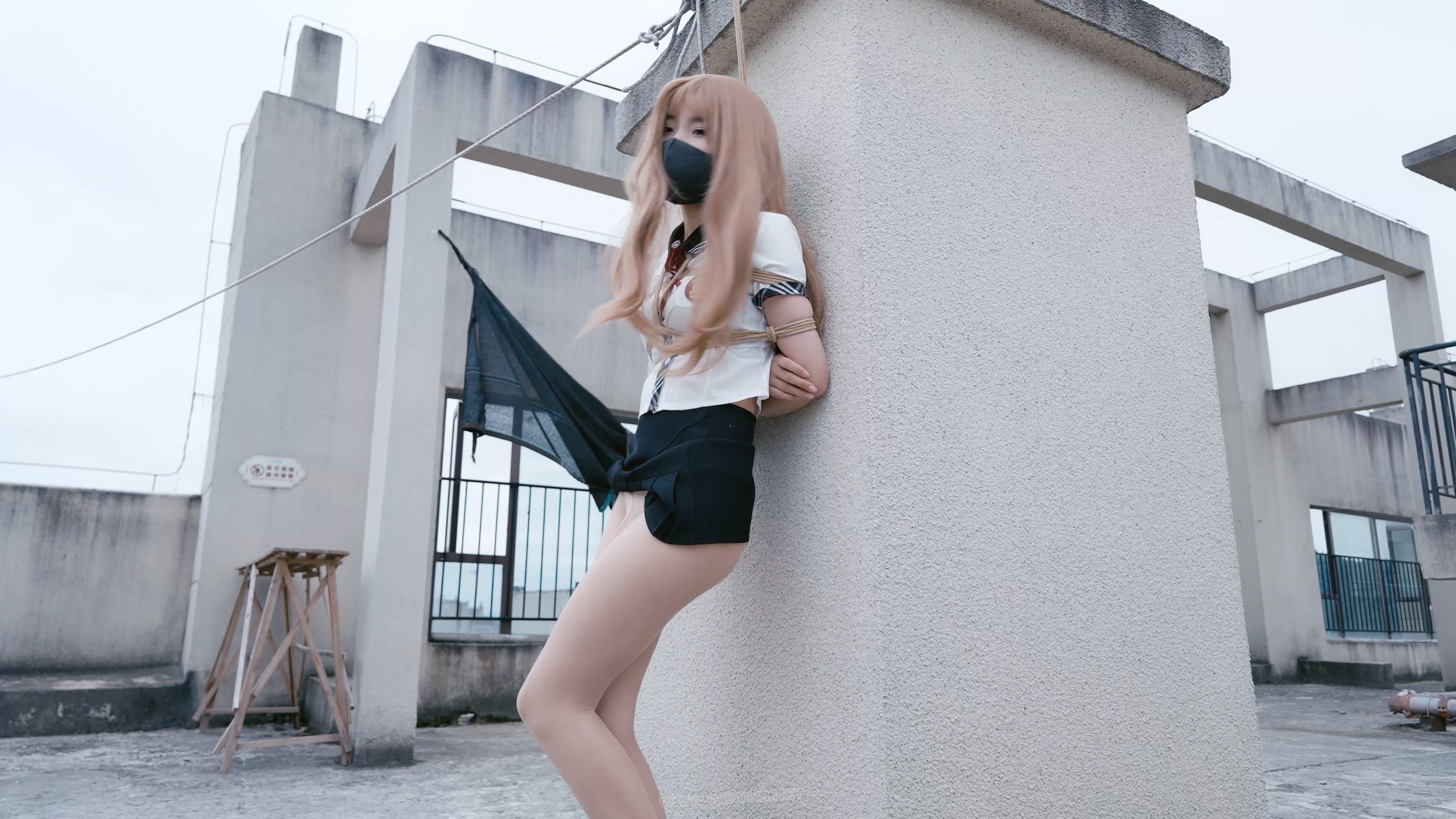 《校园章之叛逆少女》叛逆少女脱衣威胁老师反被设计迷晕后被关在杂物间，全身被绑 预览图