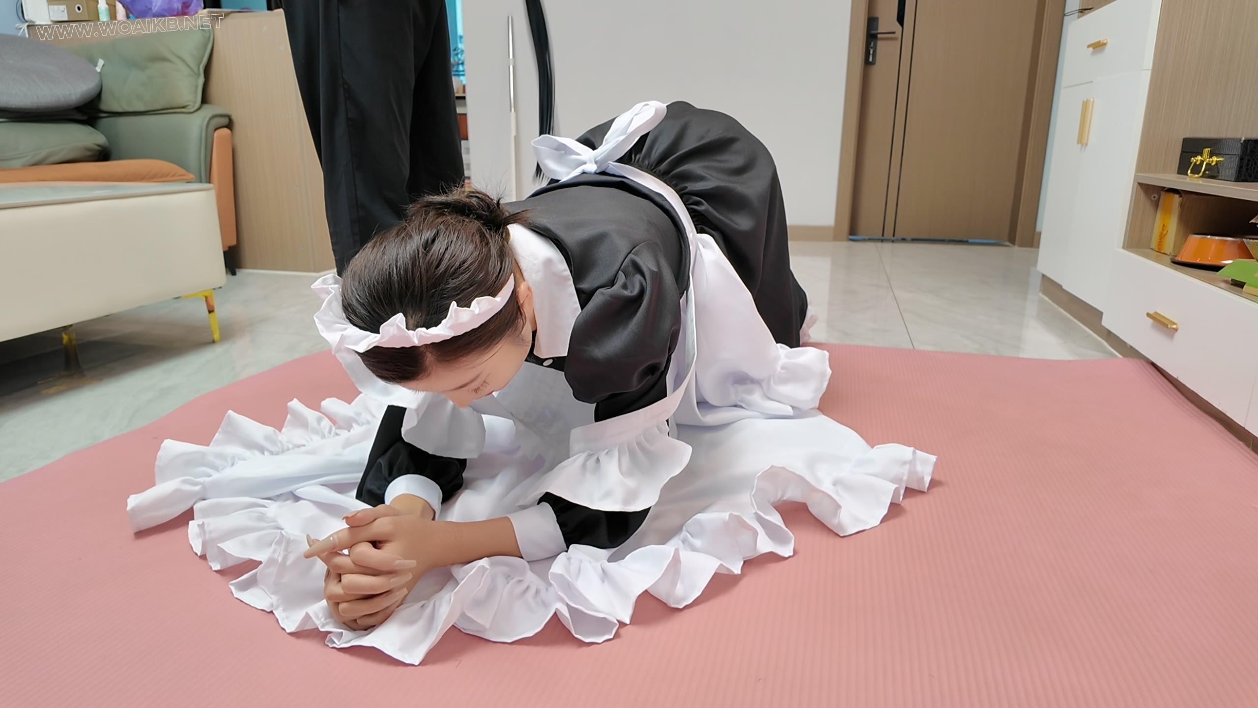 绑架人妻之白丝女仆三 预览图