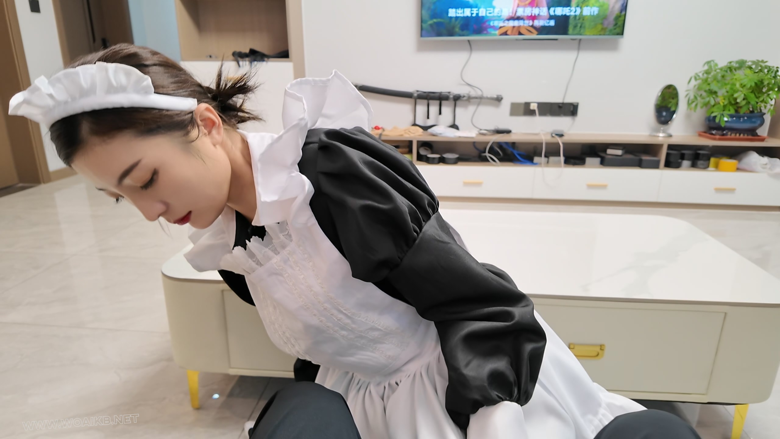 绑架人妻之白丝女仆三 预览图