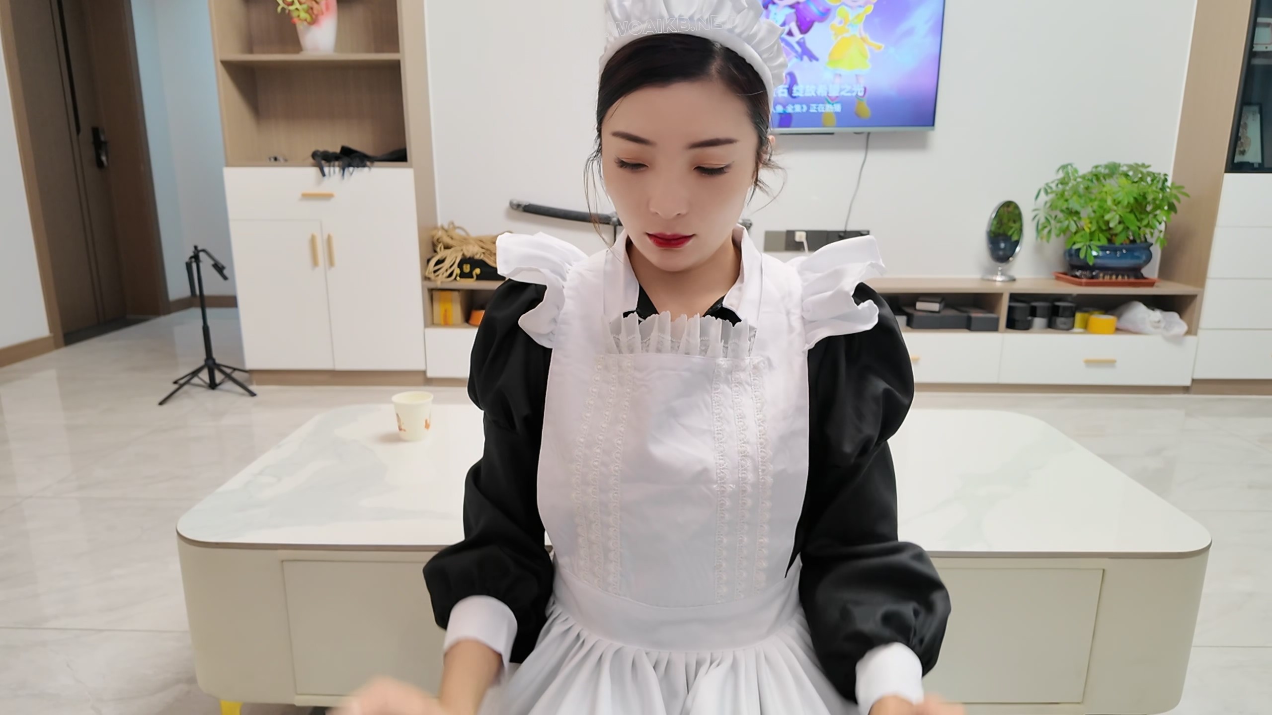 绑架人妻之白丝女仆三 预览图