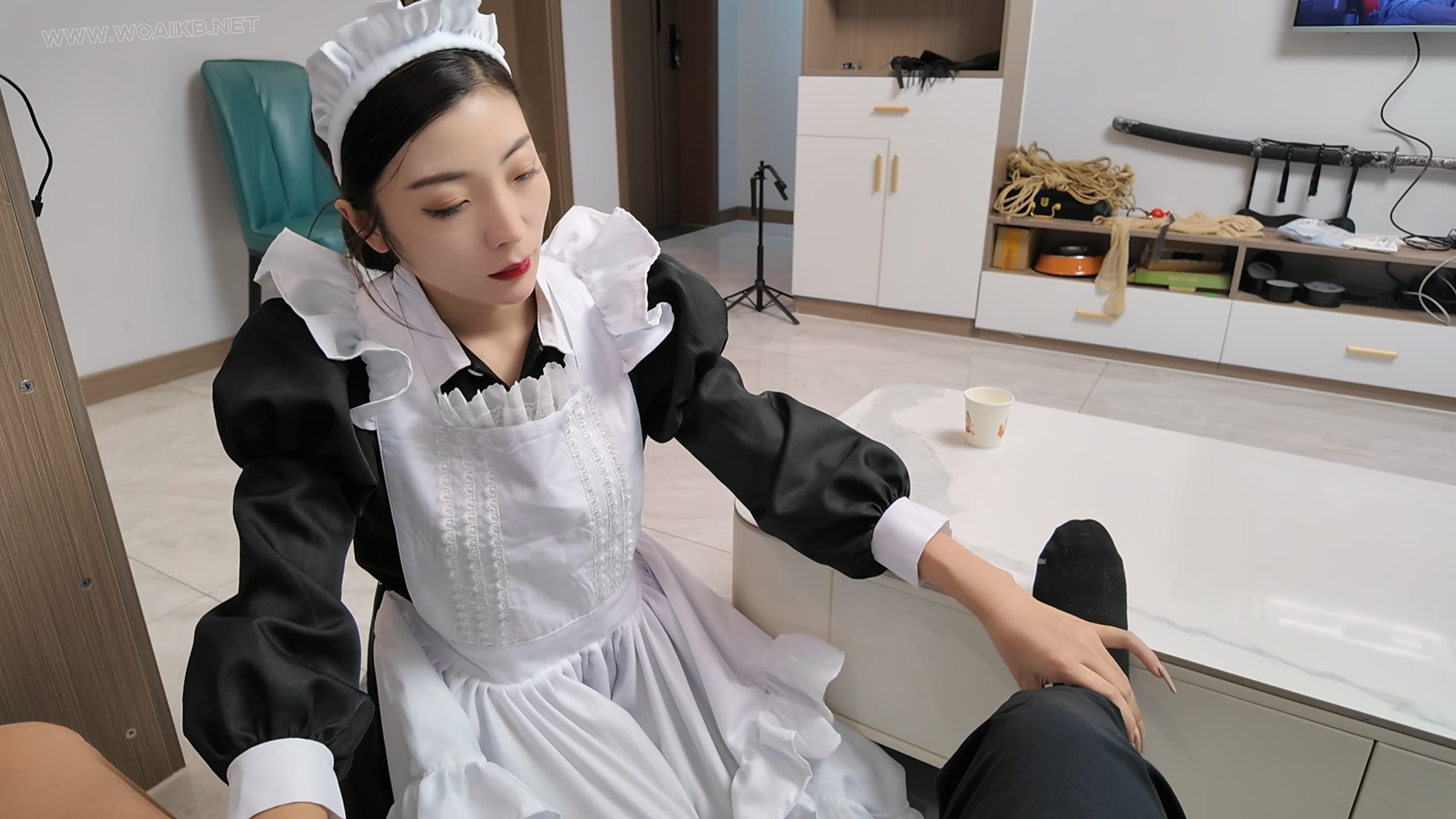 绑架人妻之白丝女仆三 预览图