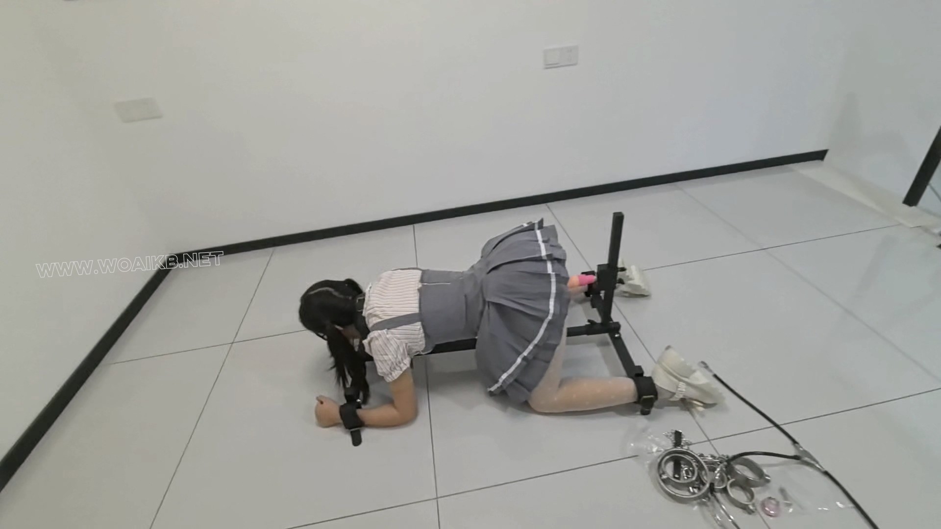不知道高巢了多少回才能让P机拔出的瞬间液体直接喷射而出 金属镣铐贞操锁震动禁锢 预览图