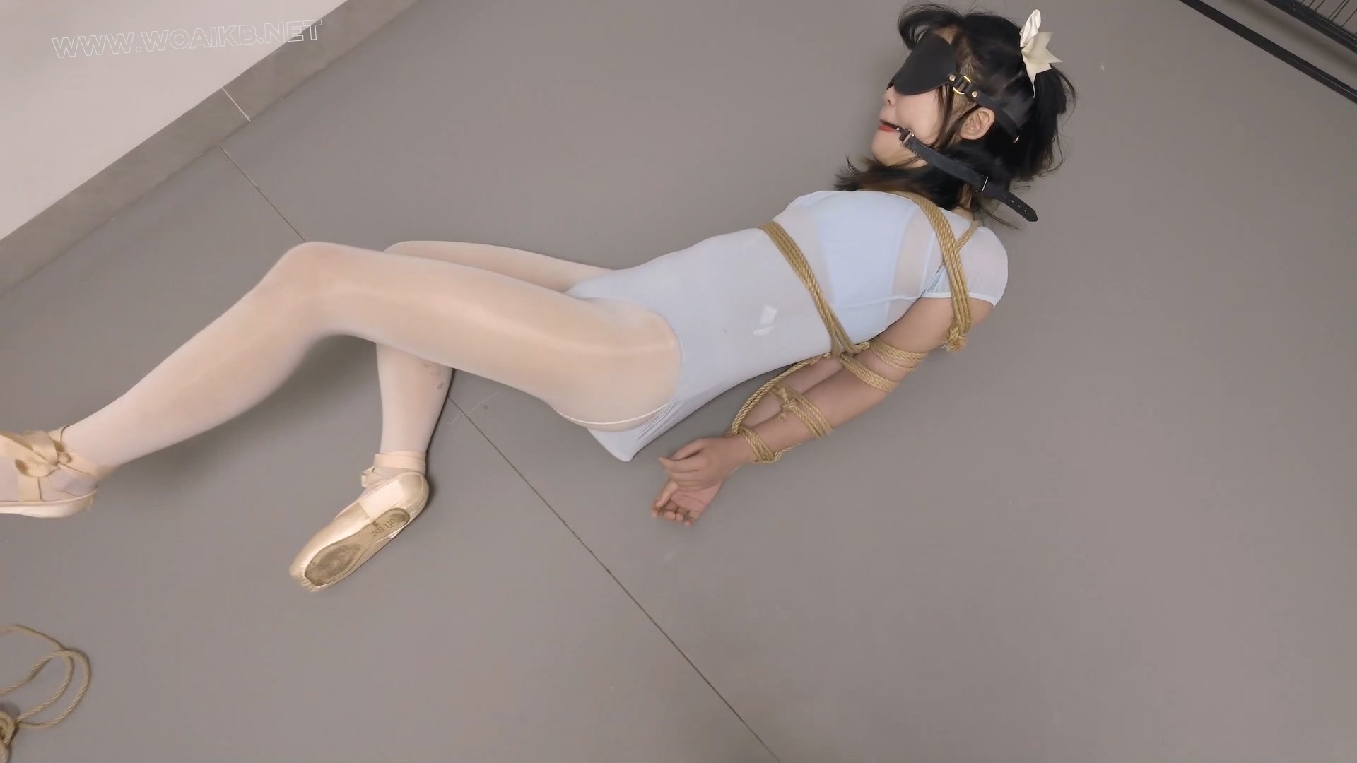 《献身的少女》-第二集-一镜到底极限柔韧驷马折叠 预览图