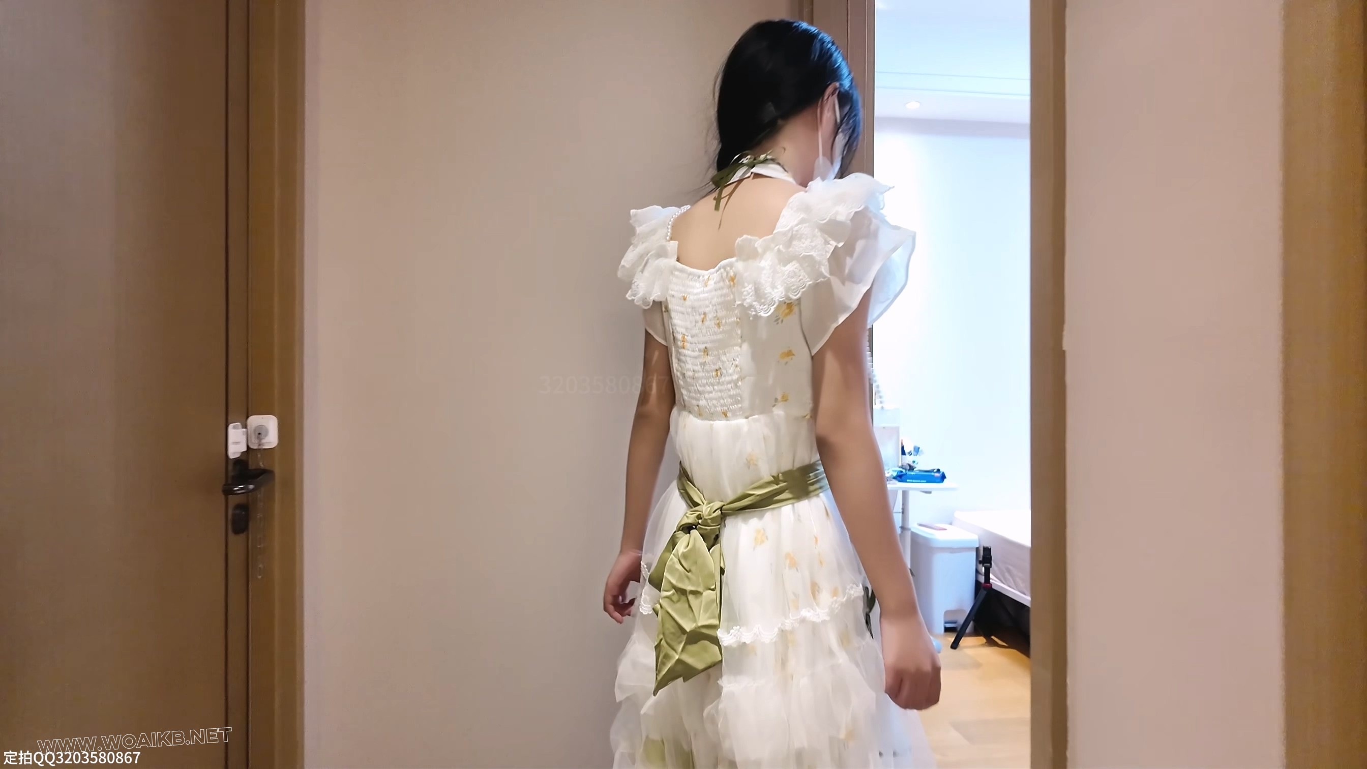 圈养临家少女1 被熟人强捆 挠痒 蒙眼 堵嘴 喂食最后再指奸墙高 封面图