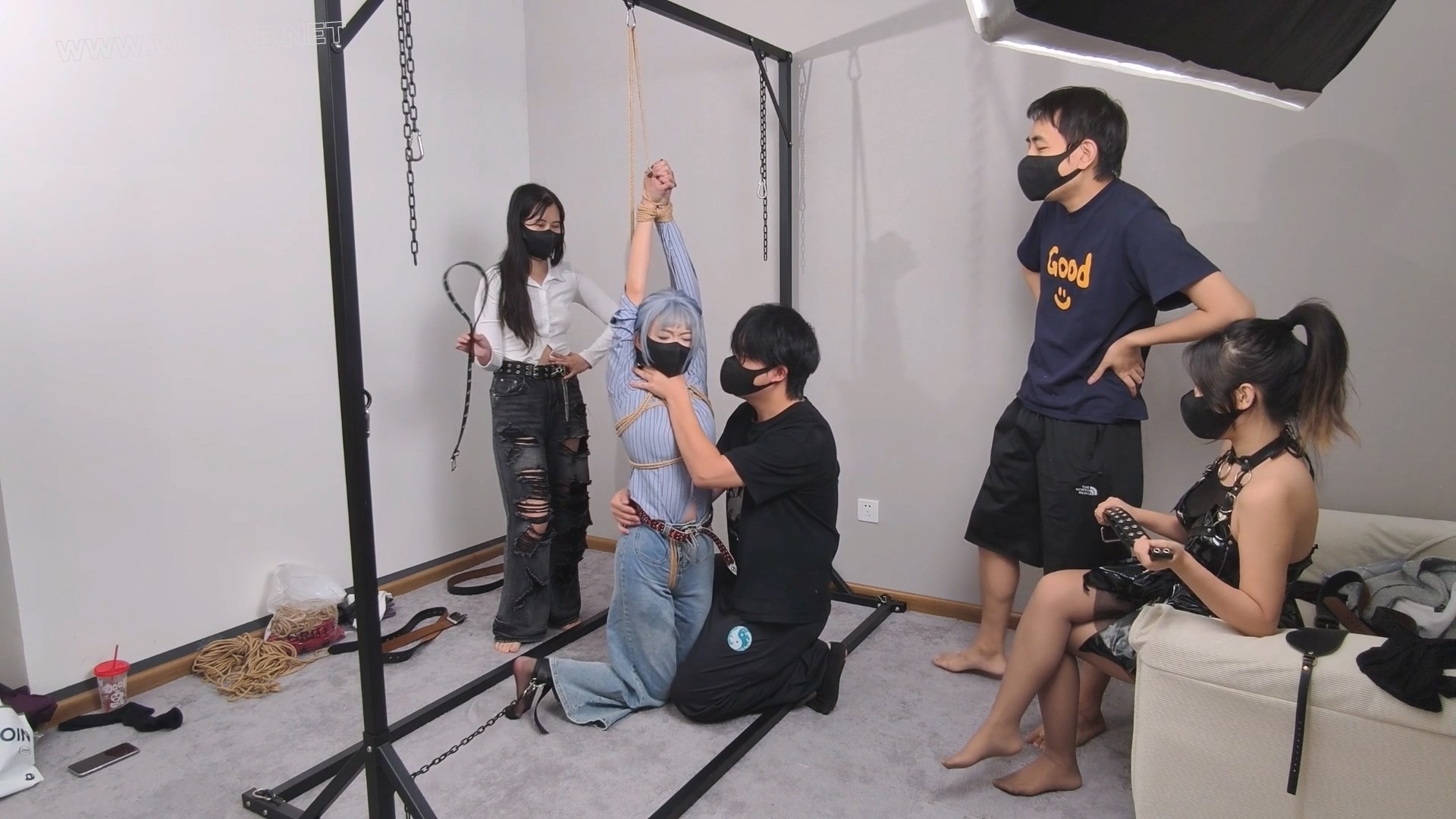 【妙妙被表哥调教的秘密 竟然被同班同学意外发现】双人大字捆绑 紧缚 吊绑 皮带抽 预览图