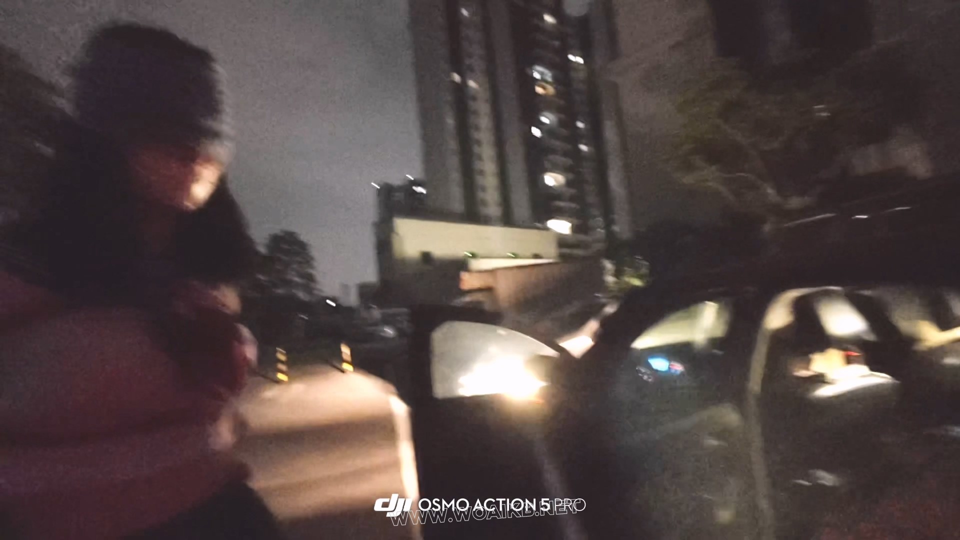 上门绑架jk少女，绑到车里强制玩弄到在车内高朝，外面行人完全没有意识到车里发生 预览图