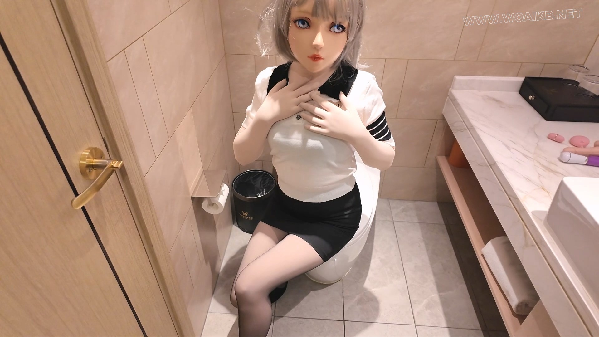 可爱的女生是个kig爱好者 kigurumi+zentai+丝袜+ZW+肉棒座入+高朝喘息 预览图