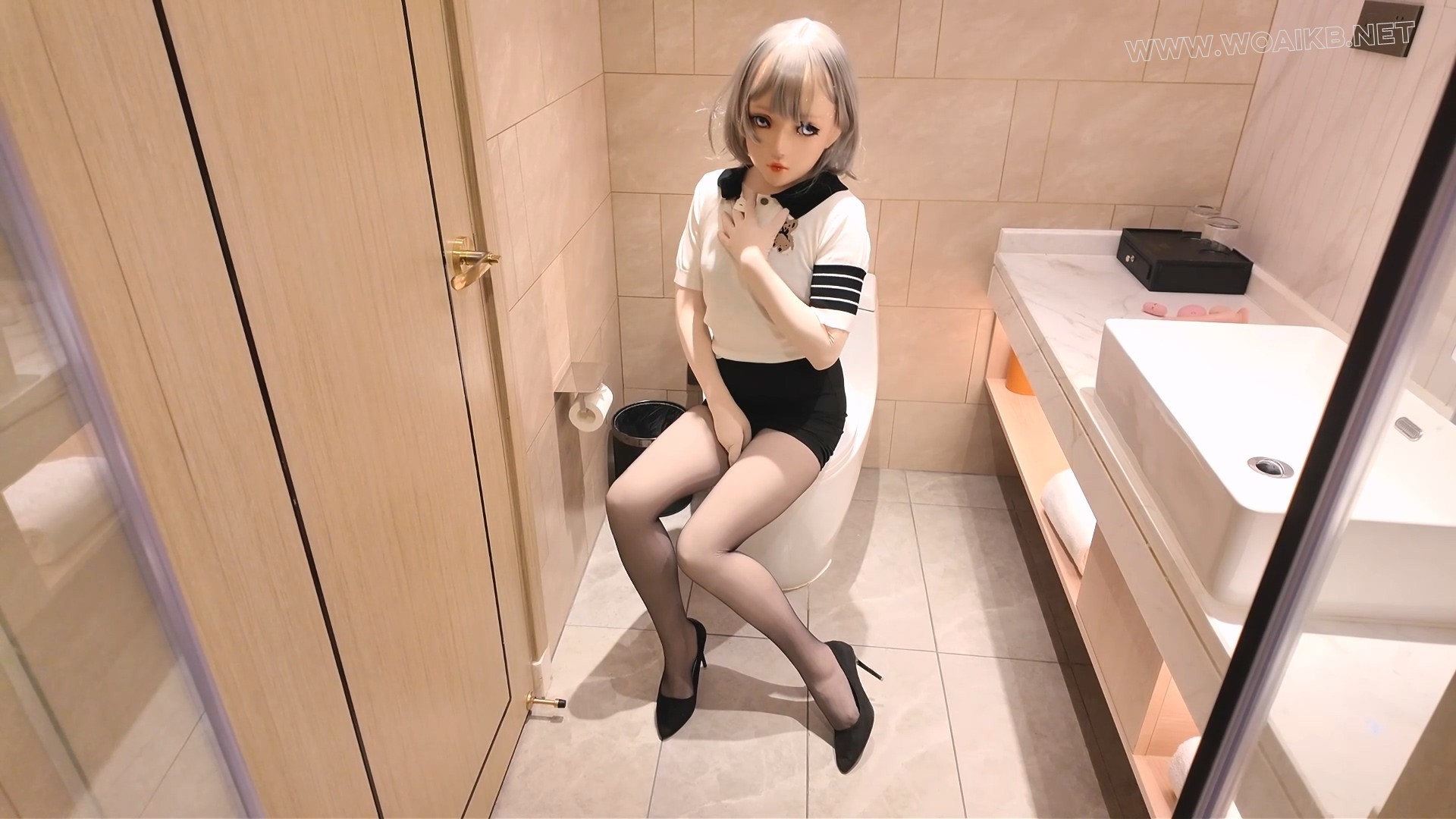 可爱的女生是个kig爱好者 kigurumi+zentai+丝袜+ZW+肉棒座入+高朝喘息 预览图