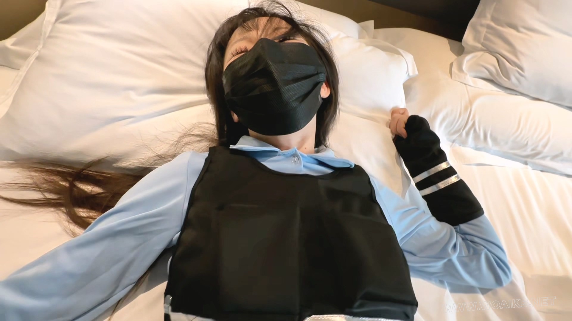 潜伏室内捂晕玩弄震动Coser 迷晕小美coser 预览图