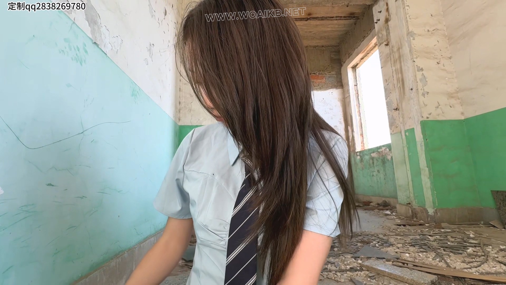 白丝女裸足独身入废墟 废墟潜入 预览图