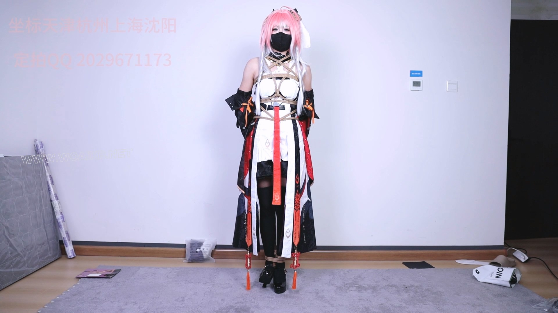 「鸣潮长离剧情」雪儿cos长离被猥琐摄影师欺骗，挑战挣脱绳子换照片，却被惩罚zdb... 预览图