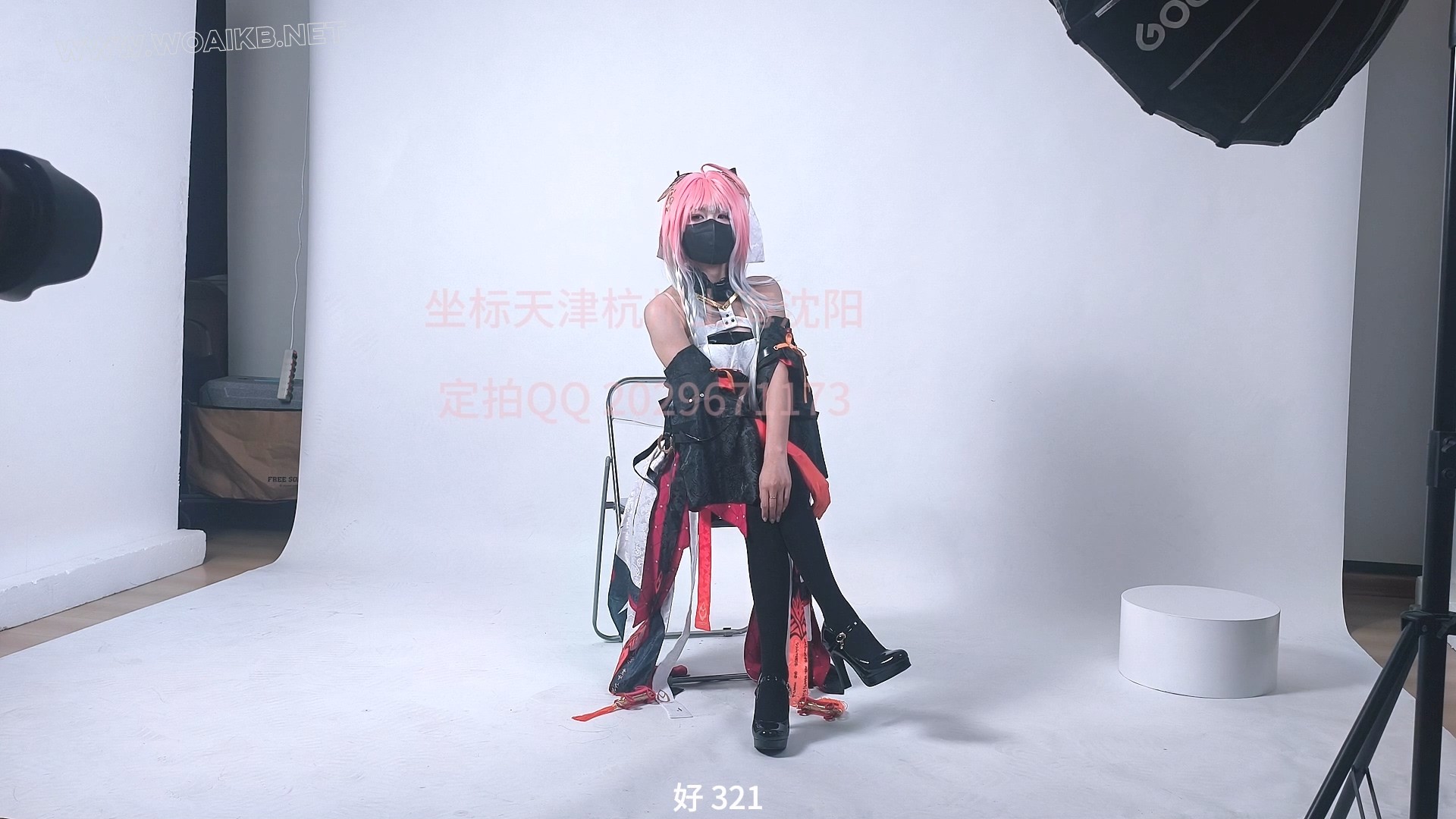 「鸣潮长离剧情」雪儿cos长离被猥琐摄影师欺骗，挑战挣脱绳子换照片，却被惩罚zdb... 预览图