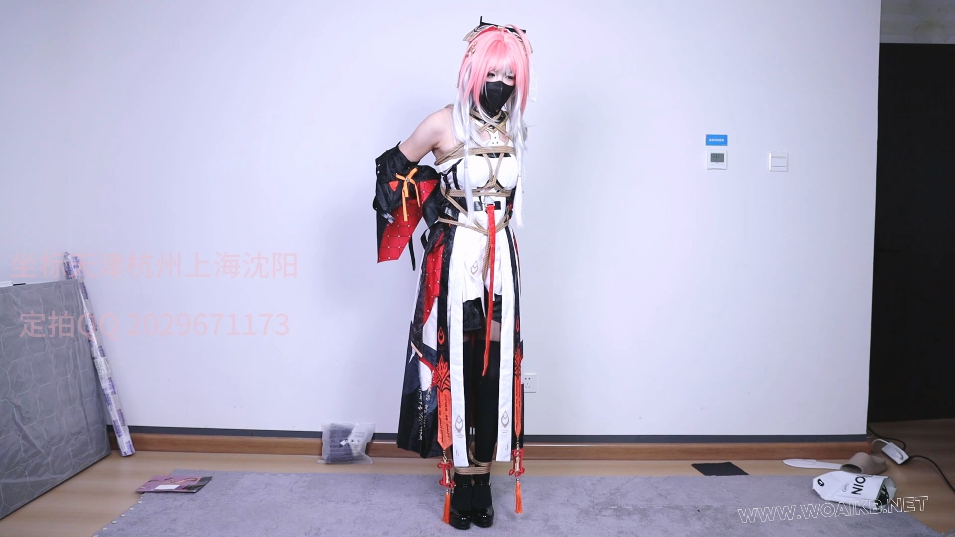 「鸣潮长离剧情」雪儿cos长离被猥琐摄影师欺骗，挑战挣脱绳子换照片，却被惩罚zdb... 预览图