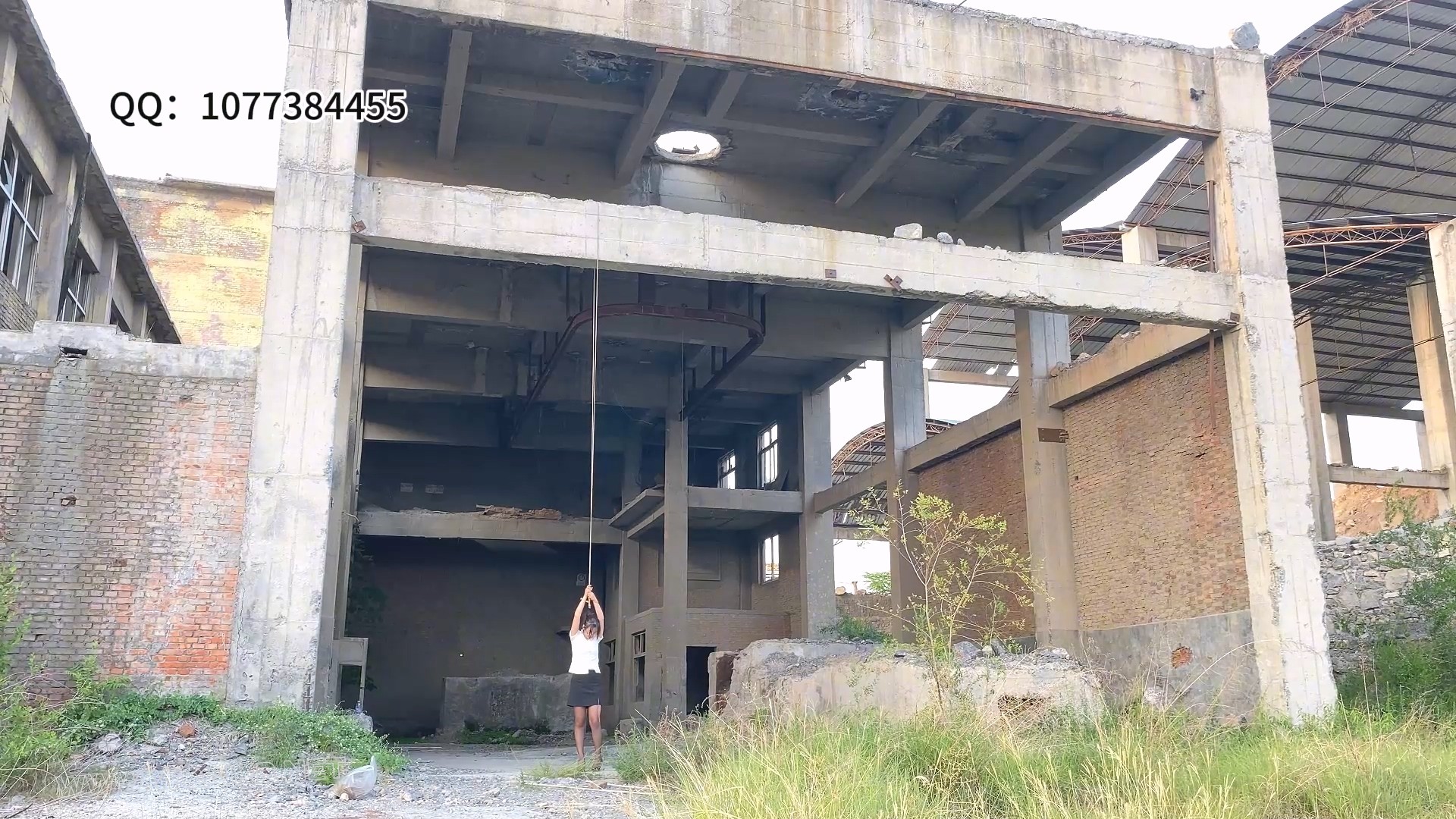 银行职员夏可，遭人报复迷晕走绳。 预览图