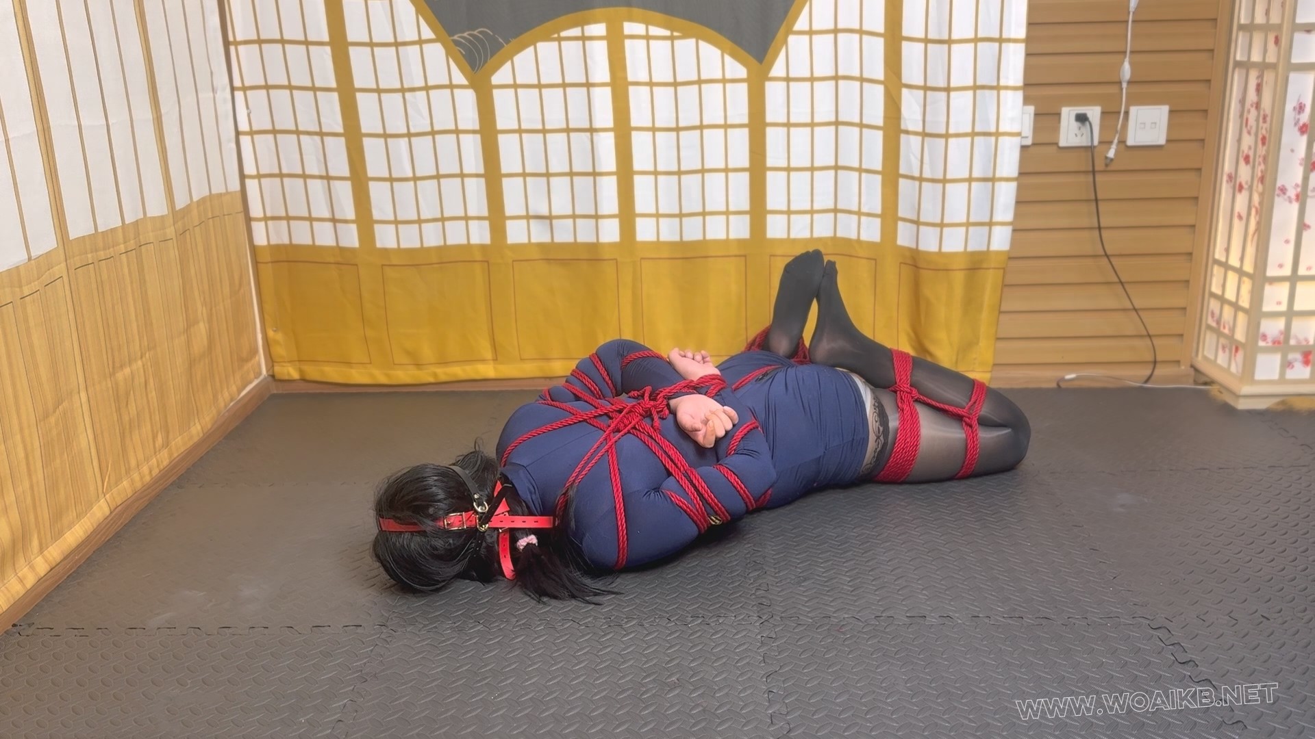 小美.......无内强制三种姿势捆绑 秒潮神器失控模式 TJ到崩溃 预览图
