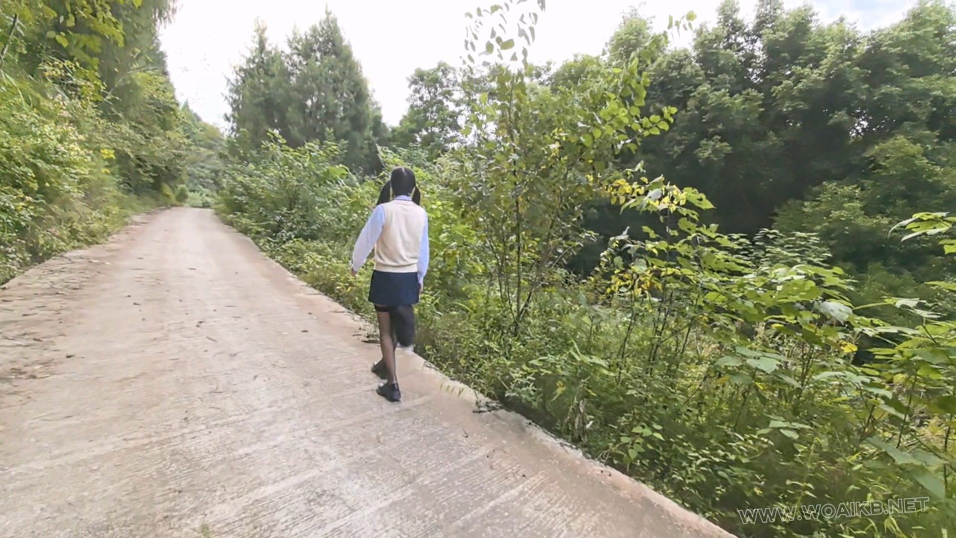 【麻衣学姐历险记】 学姐是个对粉丝有应必求的主播 专门拍摄一些比较吸引眼球的挑... 预览图