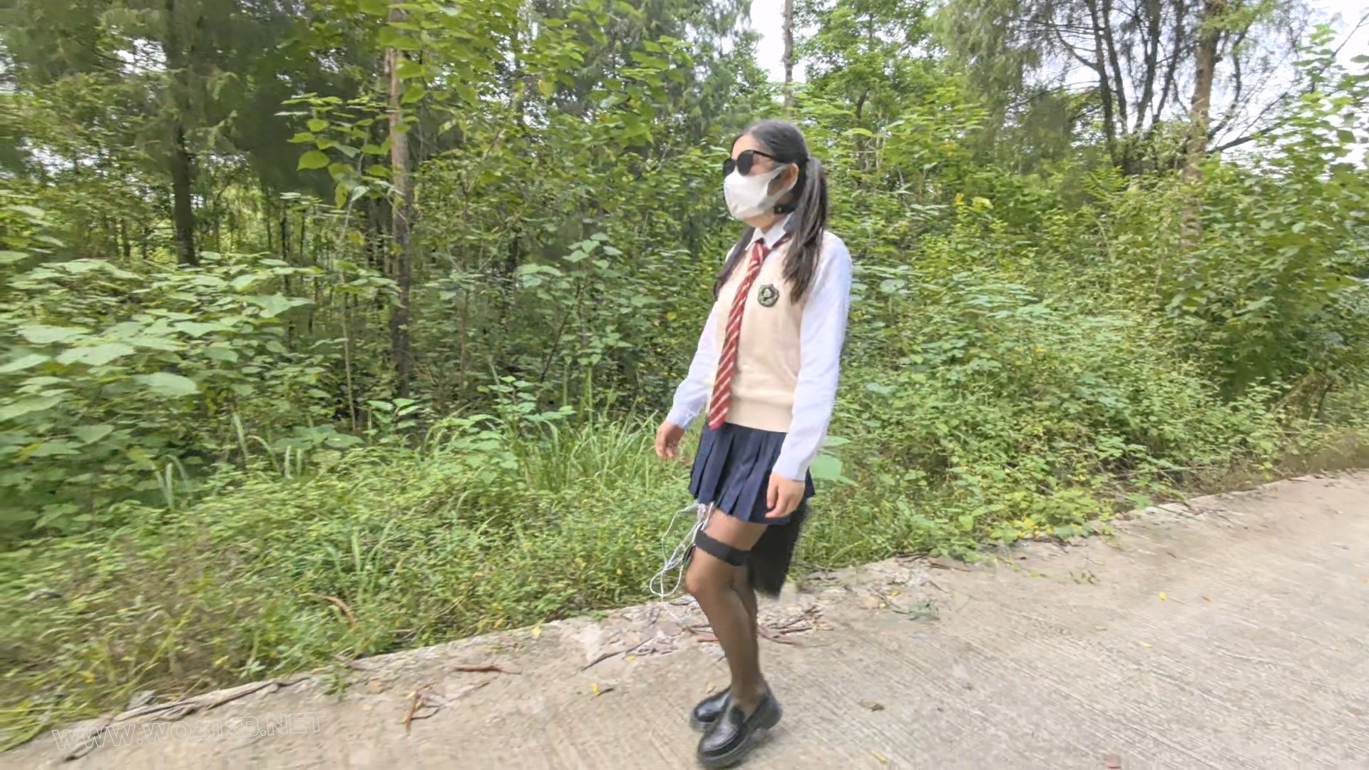 【麻衣学姐历险记】 学姐是个对粉丝有应必求的主播 专门拍摄一些比较吸引眼球的挑... 预览图
