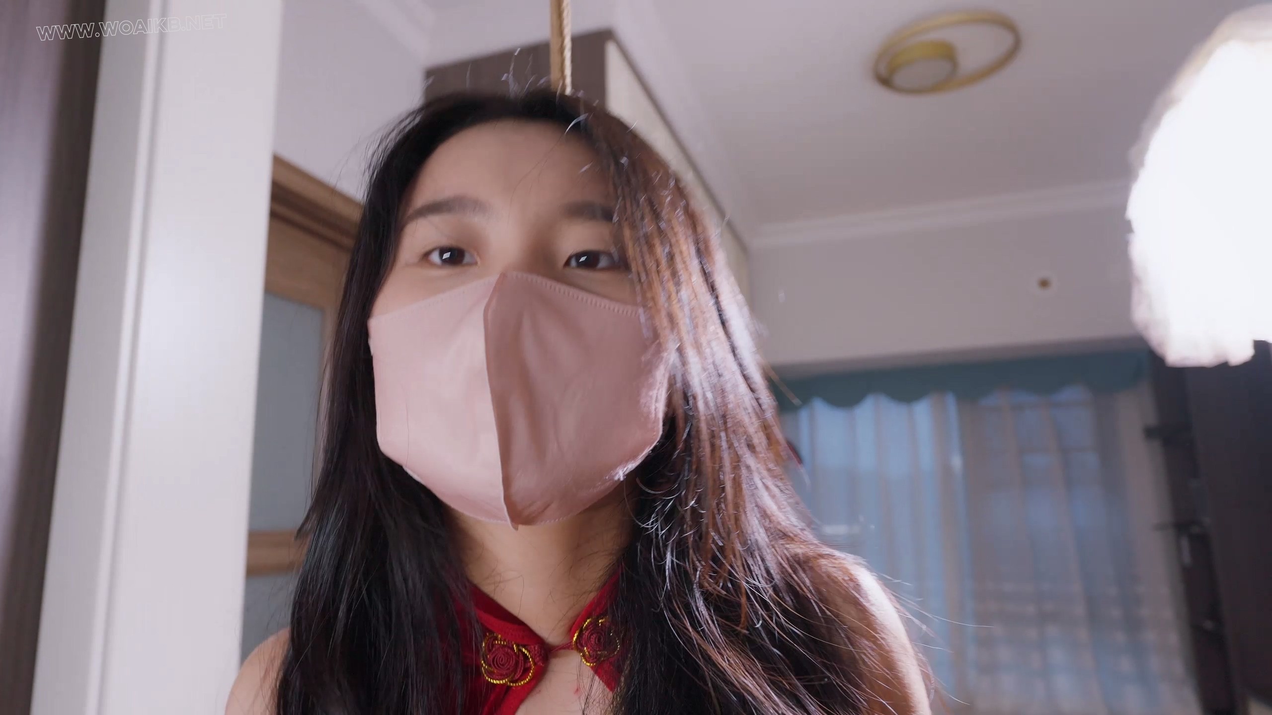 《禁忌之缚》修女被信徒迷晕换上情趣战袍胶水固定在板子上羞辱……在内裤里放入内... 预览图