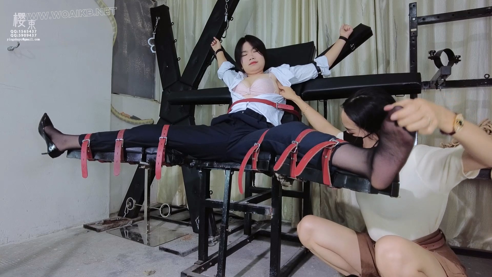 女秘书面试开腿刑椅上脱衣内空黑丝棒棒跳D刺激强G！狂捞腋下与黑丝脚心！ 《秘书面... 预览图