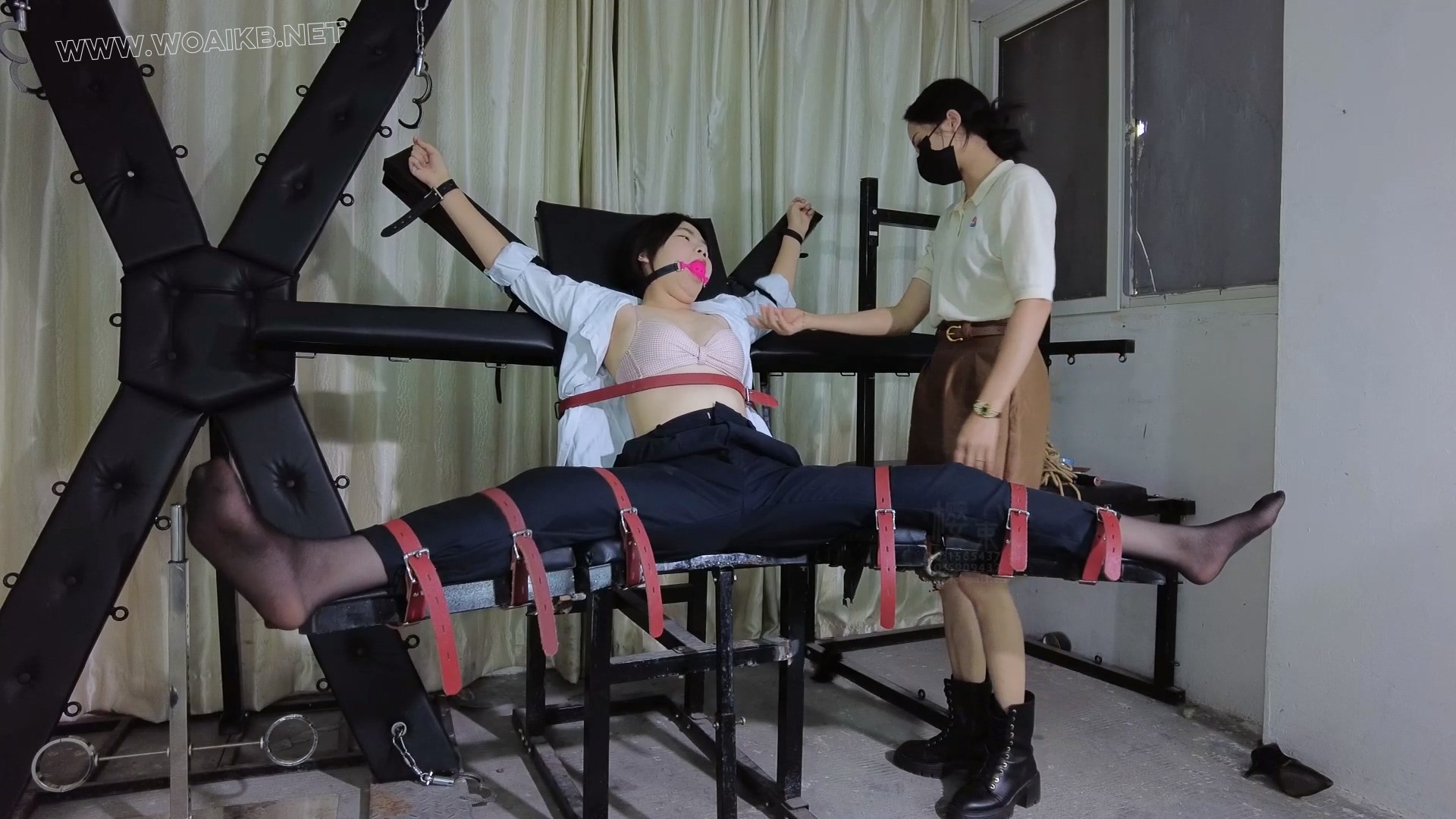 女秘书面试开腿刑椅上脱衣内空黑丝棒棒跳D刺激强G！狂捞腋下与黑丝脚心！ 《秘书面... 预览图