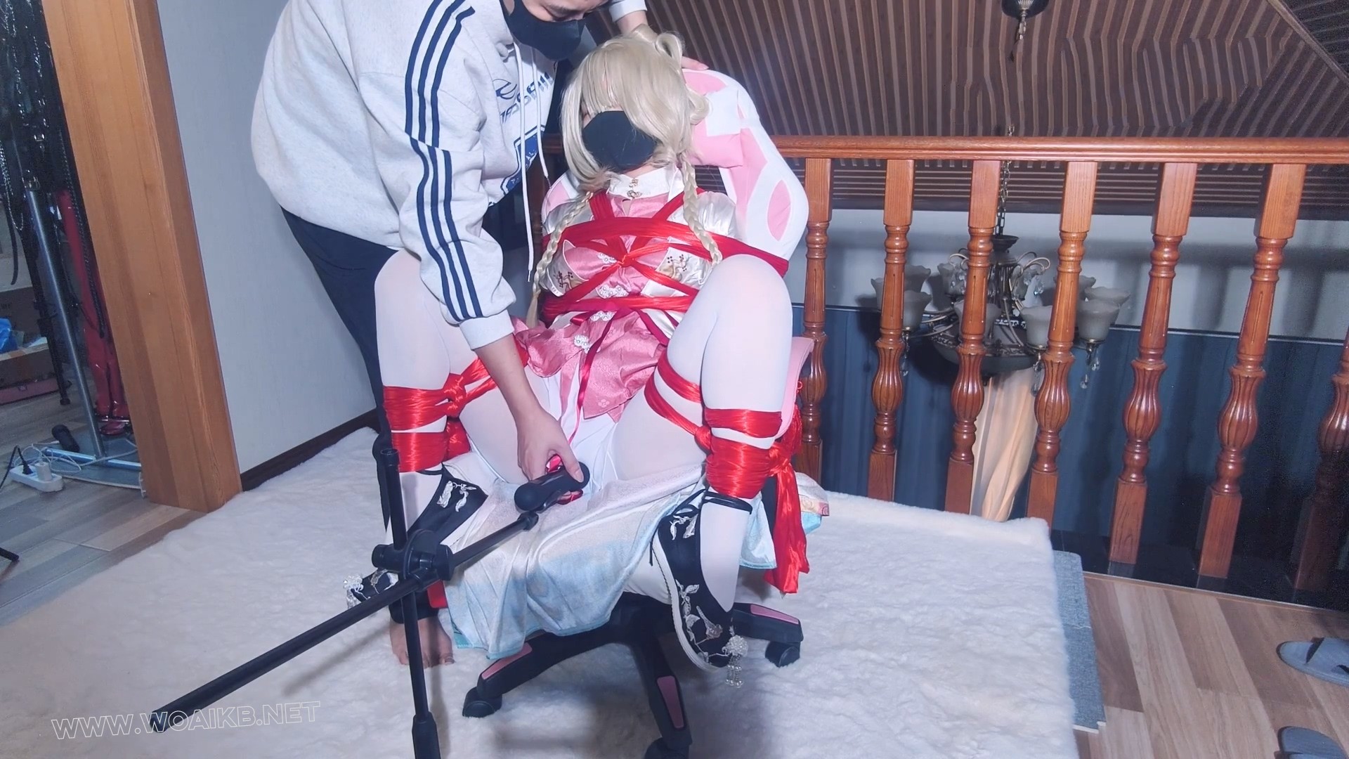 【重返未来1999 【苏芙比】 汉服cos】红色丝绸紧缚 挣扎 棒棒强制高潮 羞辱 预览图