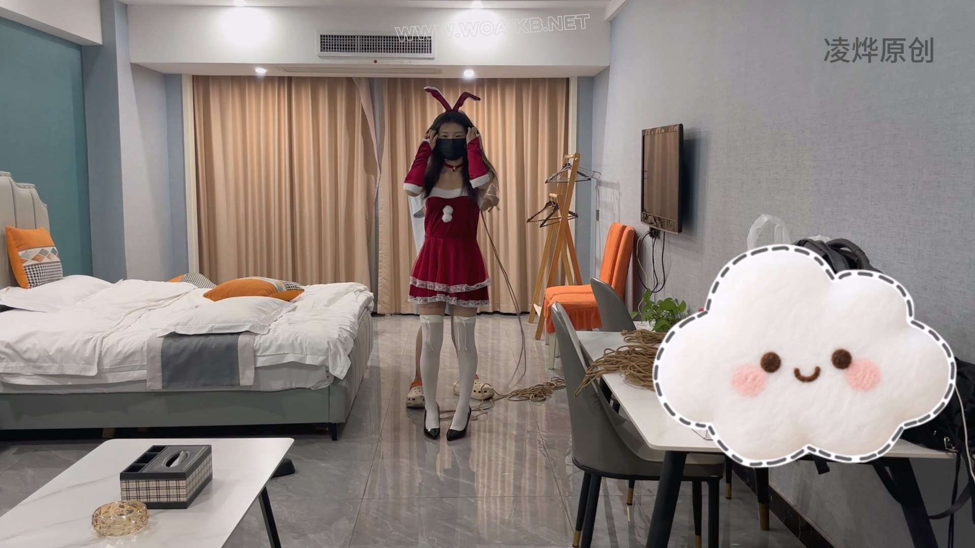 新模瑶瑶体验(圣诞礼服+白色长筒袜+高跟+捆绑+挣扎） 封面图