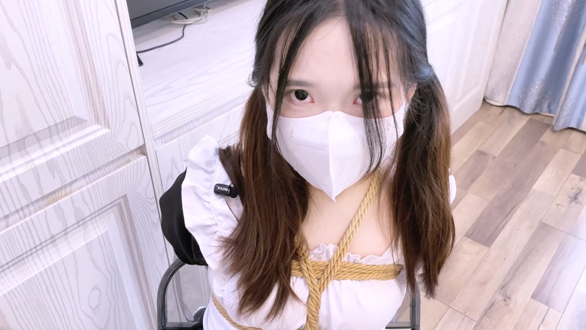 《吃鱼的喵》-第十三集-女仆被椅子缚+胸缚+手腕和脚腕链接捆绑+蟹缚M开腿折腿缚+强... 预览图