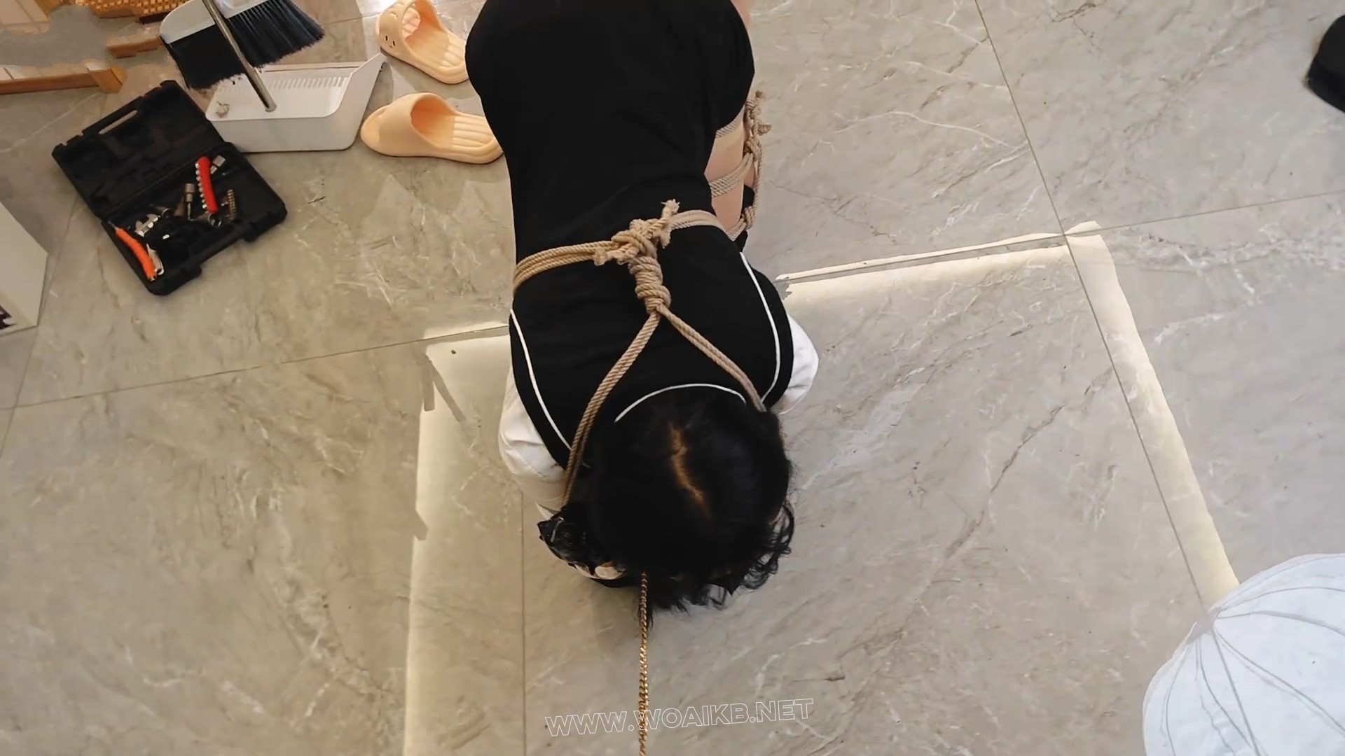 双马尾精致少女北北的犬缚调教，少女犬奴听从主人的指令。 预览图
