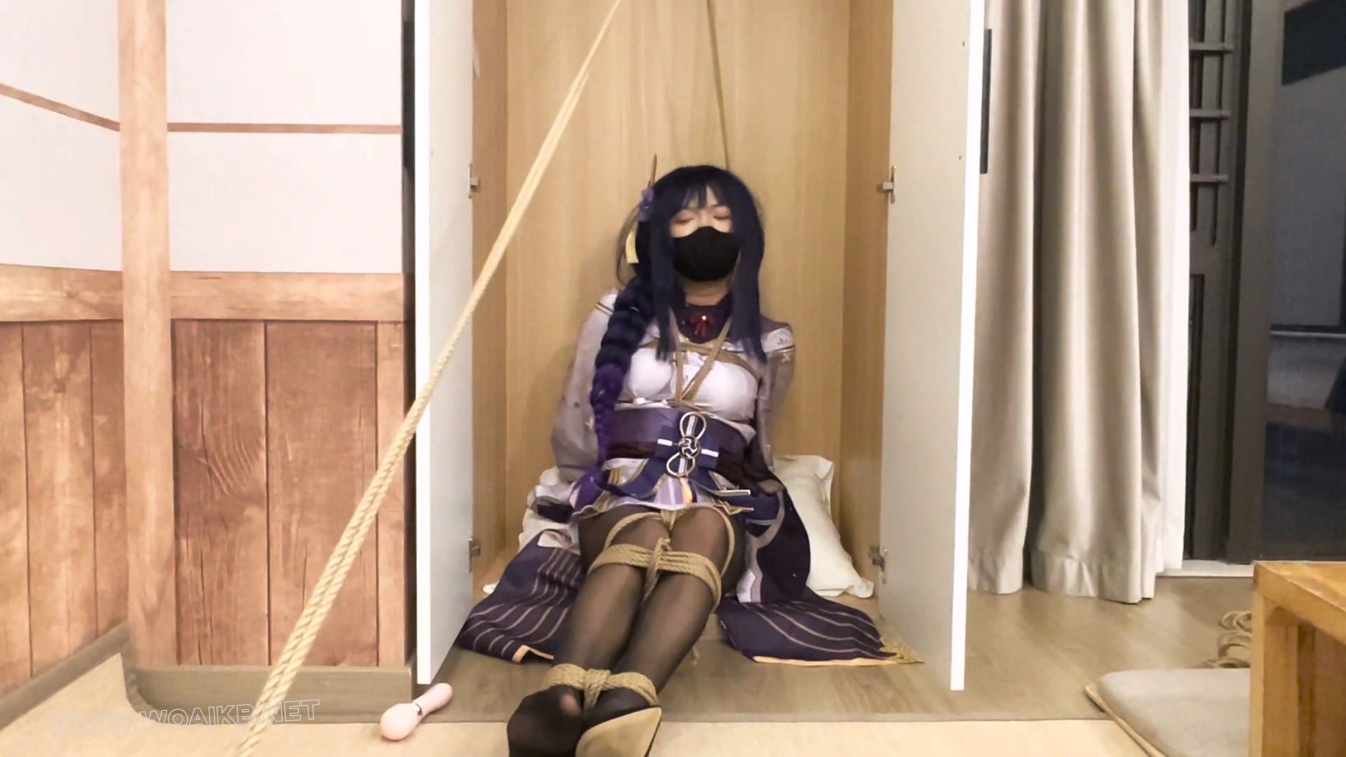 桃花cos雷电将军被下属反叛捆绑调教 预览图