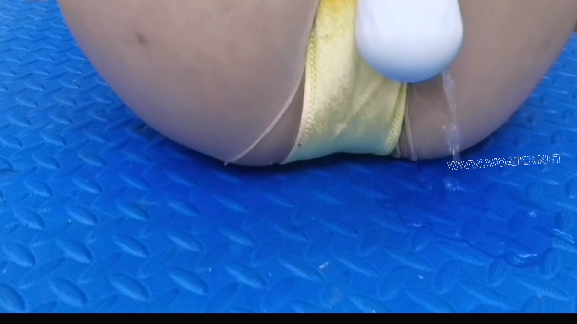 【尿了】把艺仙儿用竹杆交叉式绳缚,这姿式生不如死的感觉,还要强制高潮TK折磨,爽的... 预览图